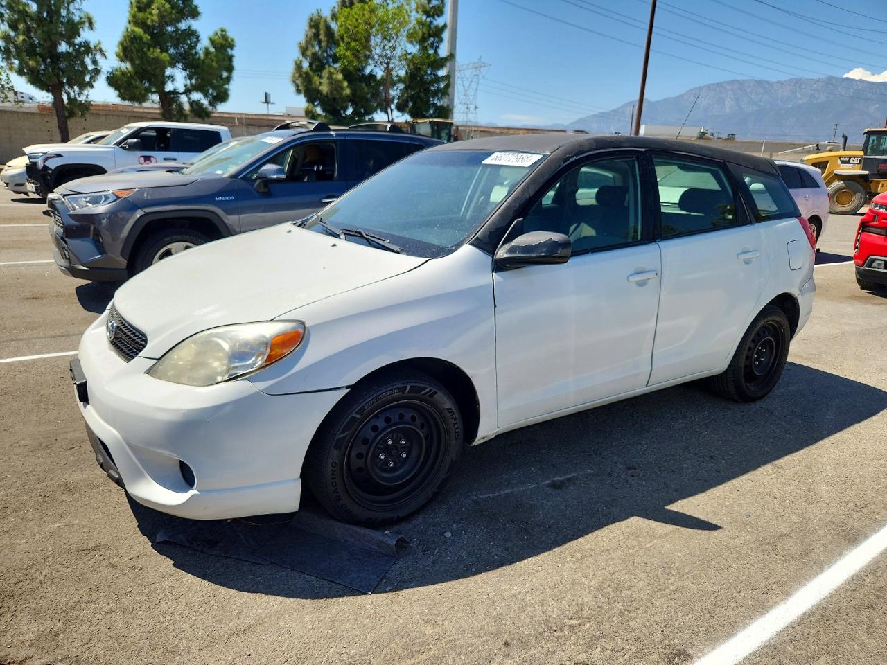2006 Toyota Matrix Base White vin: 2T1KR32E76C609142