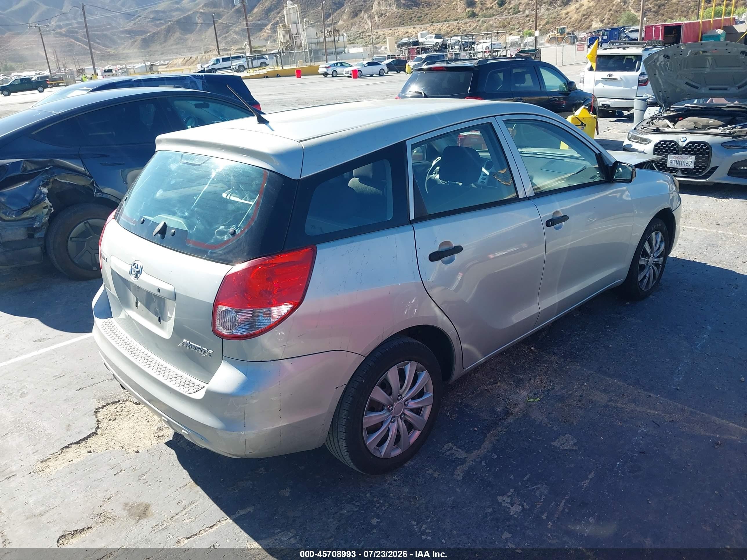 2003 Toyota Matrix Standard Серебряный vin: 2T1KR32E83C102911