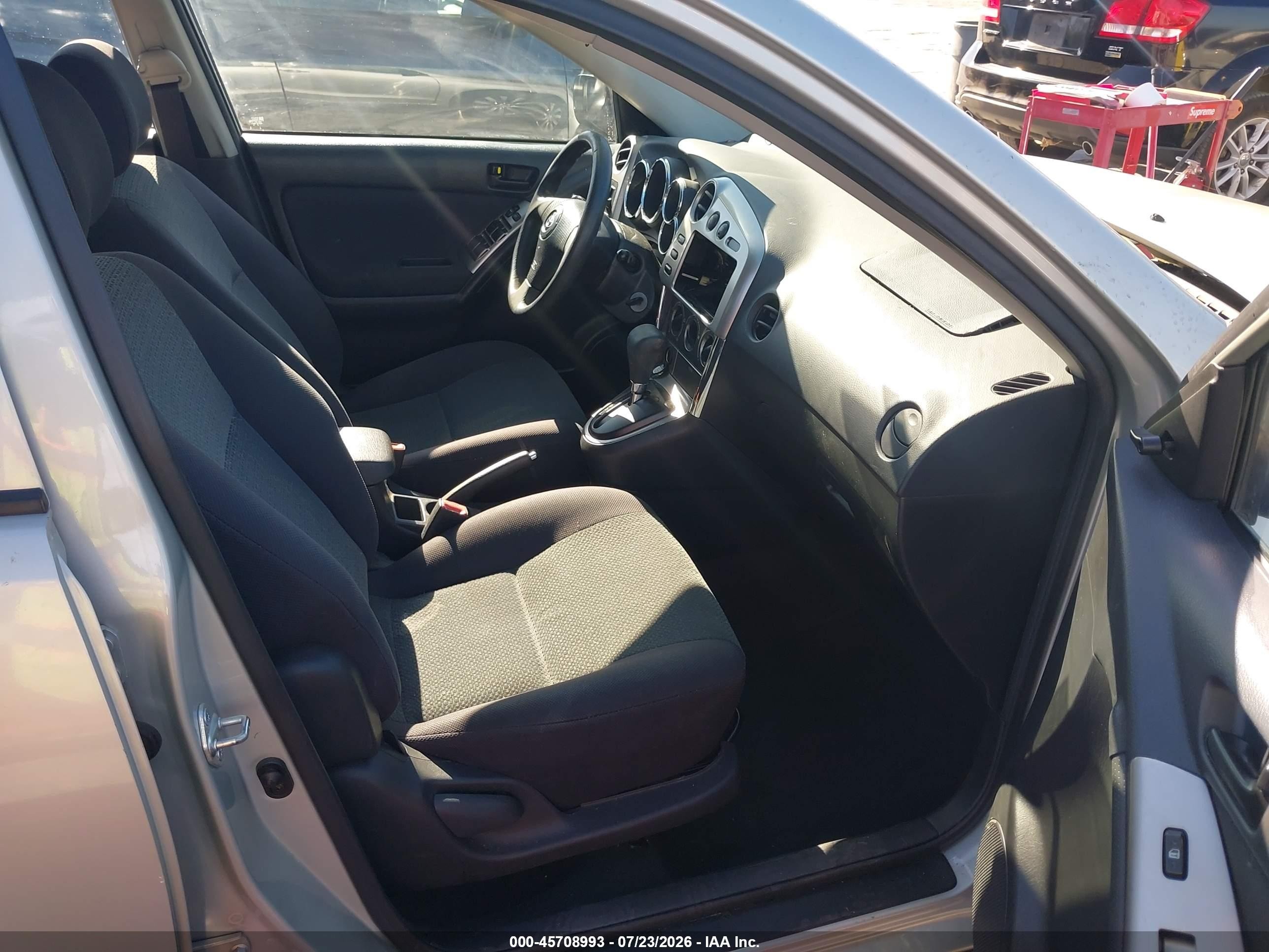2003 Toyota Matrix Standard Серебряный vin: 2T1KR32E83C102911