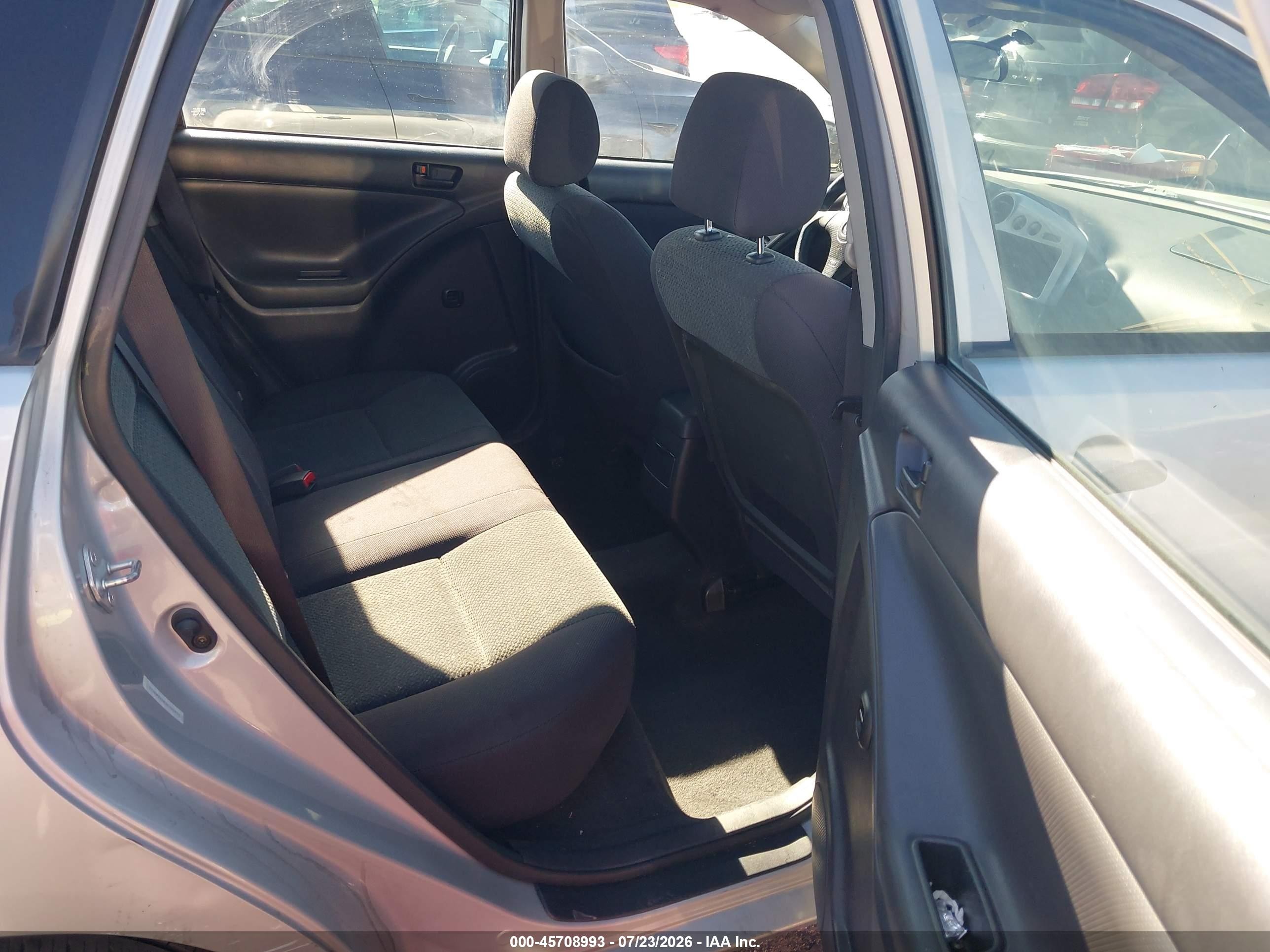 2003 Toyota Matrix Standard Серебряный vin: 2T1KR32E83C102911