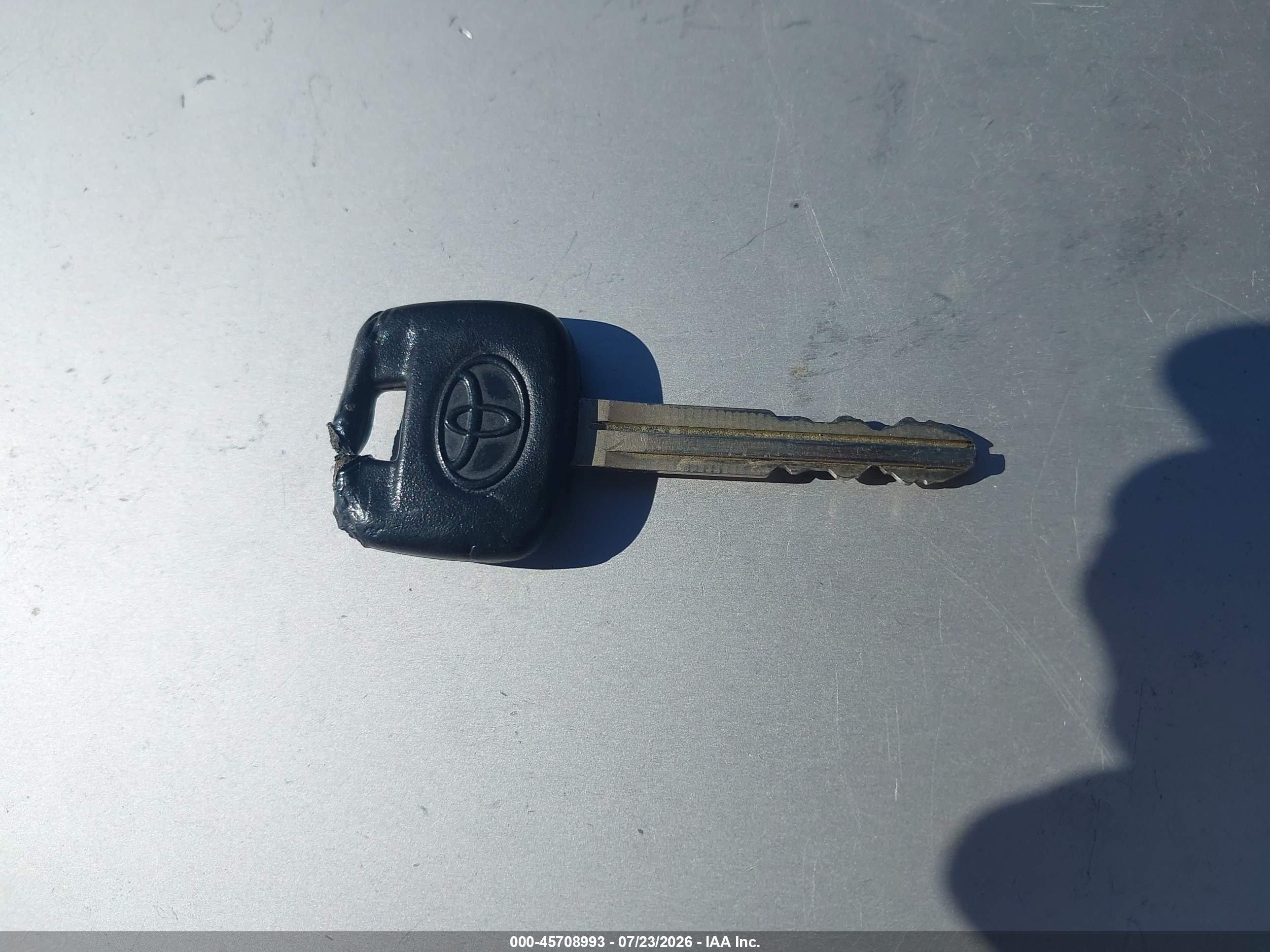 2003 Toyota Matrix Standard Серебряный vin: 2T1KR32E83C102911