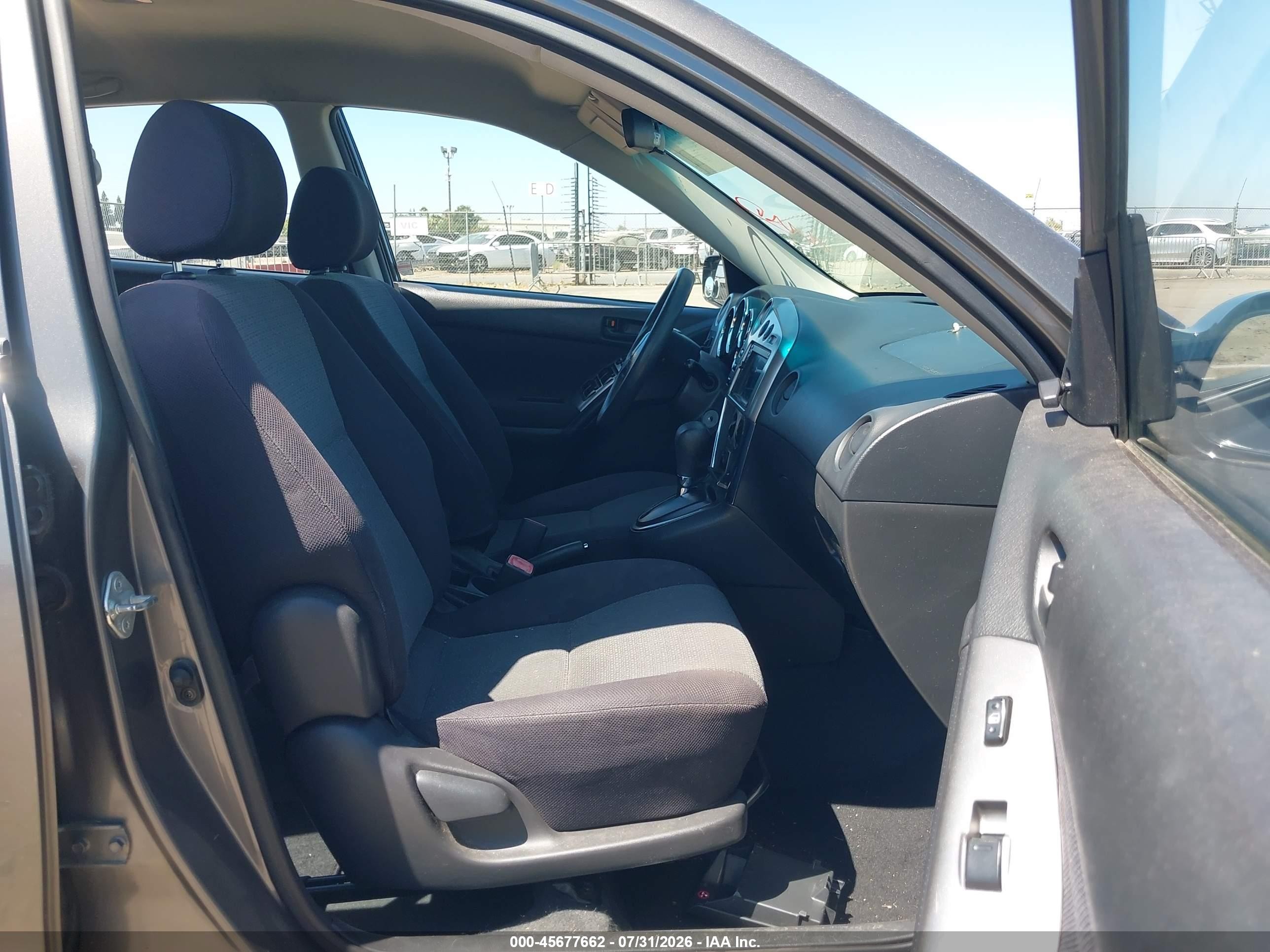 2004 Toyota Matrix Standard Gray vin: 2T1KR32E84C260182