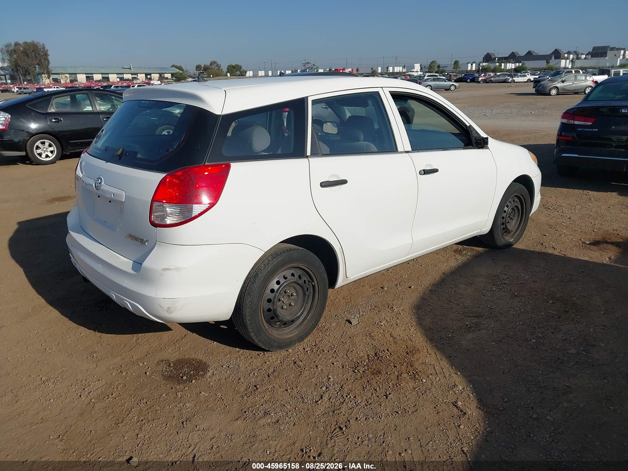 2004 Toyota Matrix Standard White vin: 2T1KR32E84C297278