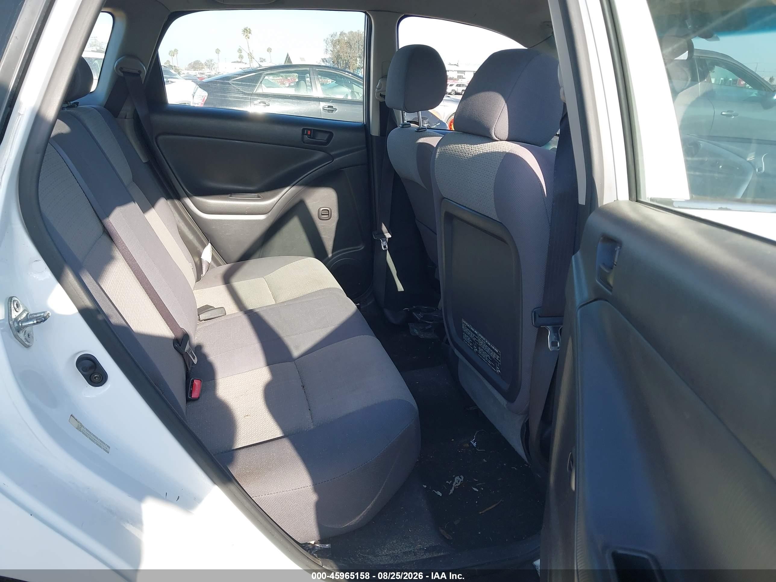 2004 Toyota Matrix Standard White vin: 2T1KR32E84C297278