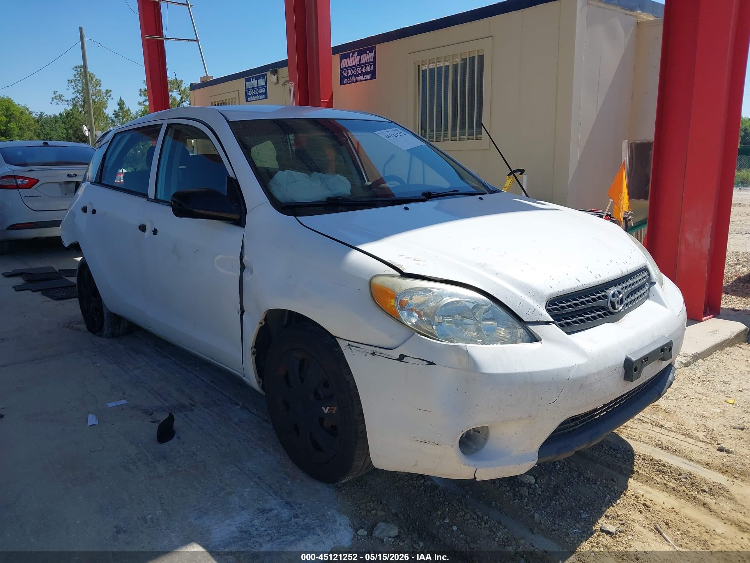 2005 Toyota Matrix   White vin: 2T1KR32E85C323184