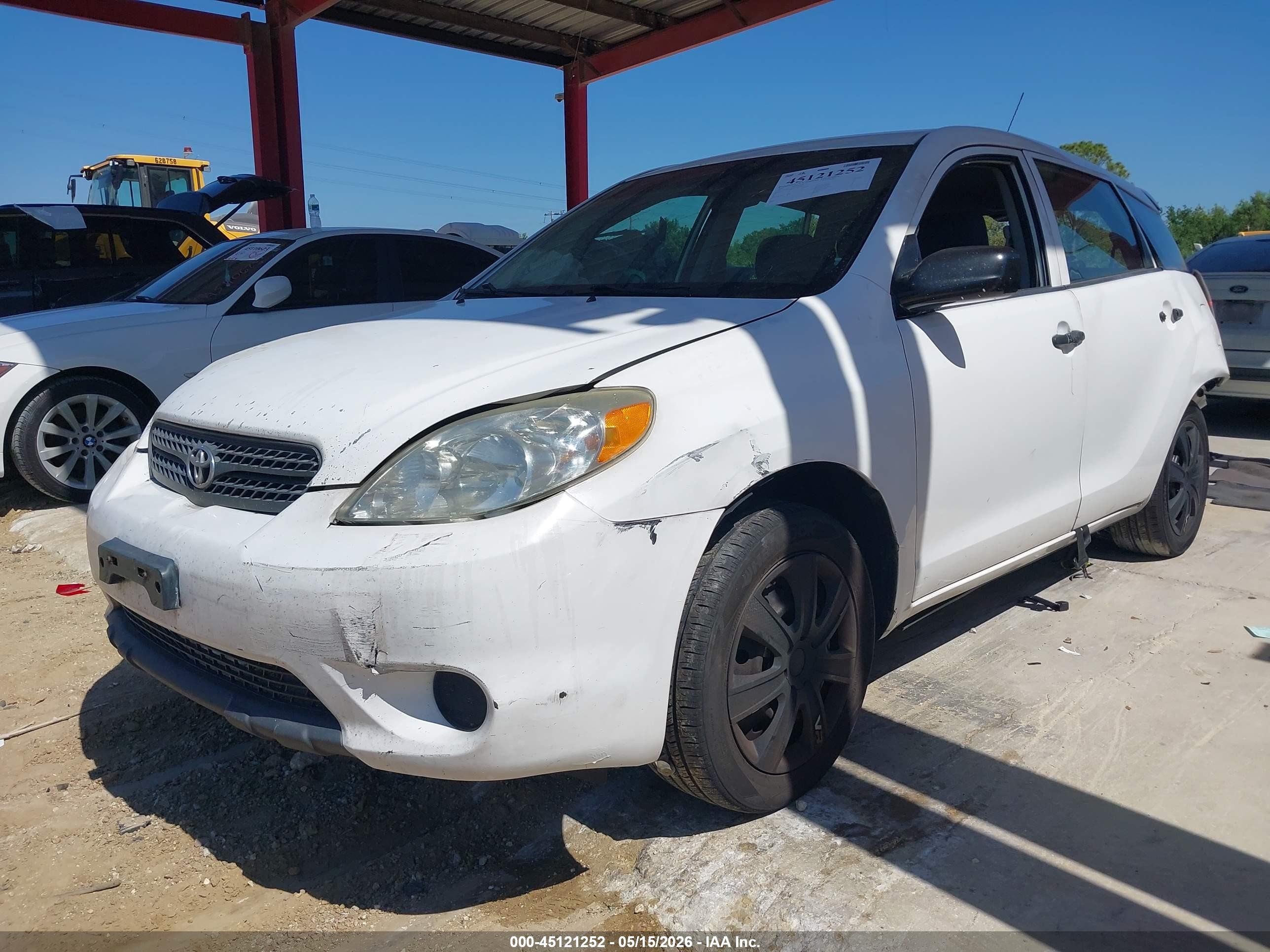 2005 Toyota Matrix   White vin: 2T1KR32E85C323184
