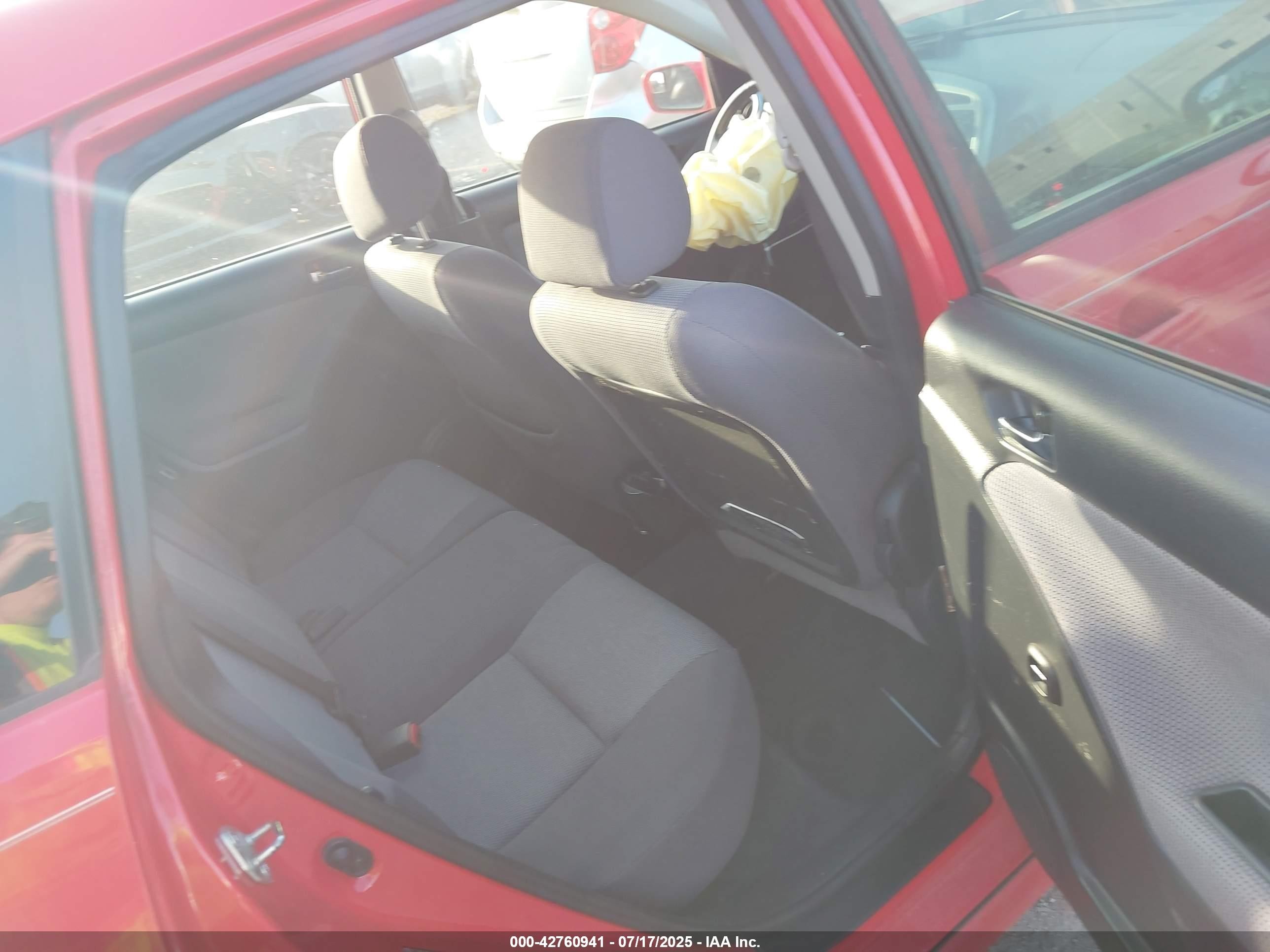 2005 Toyota Matrix Xr Red vin: 2T1KR32E85C340602
