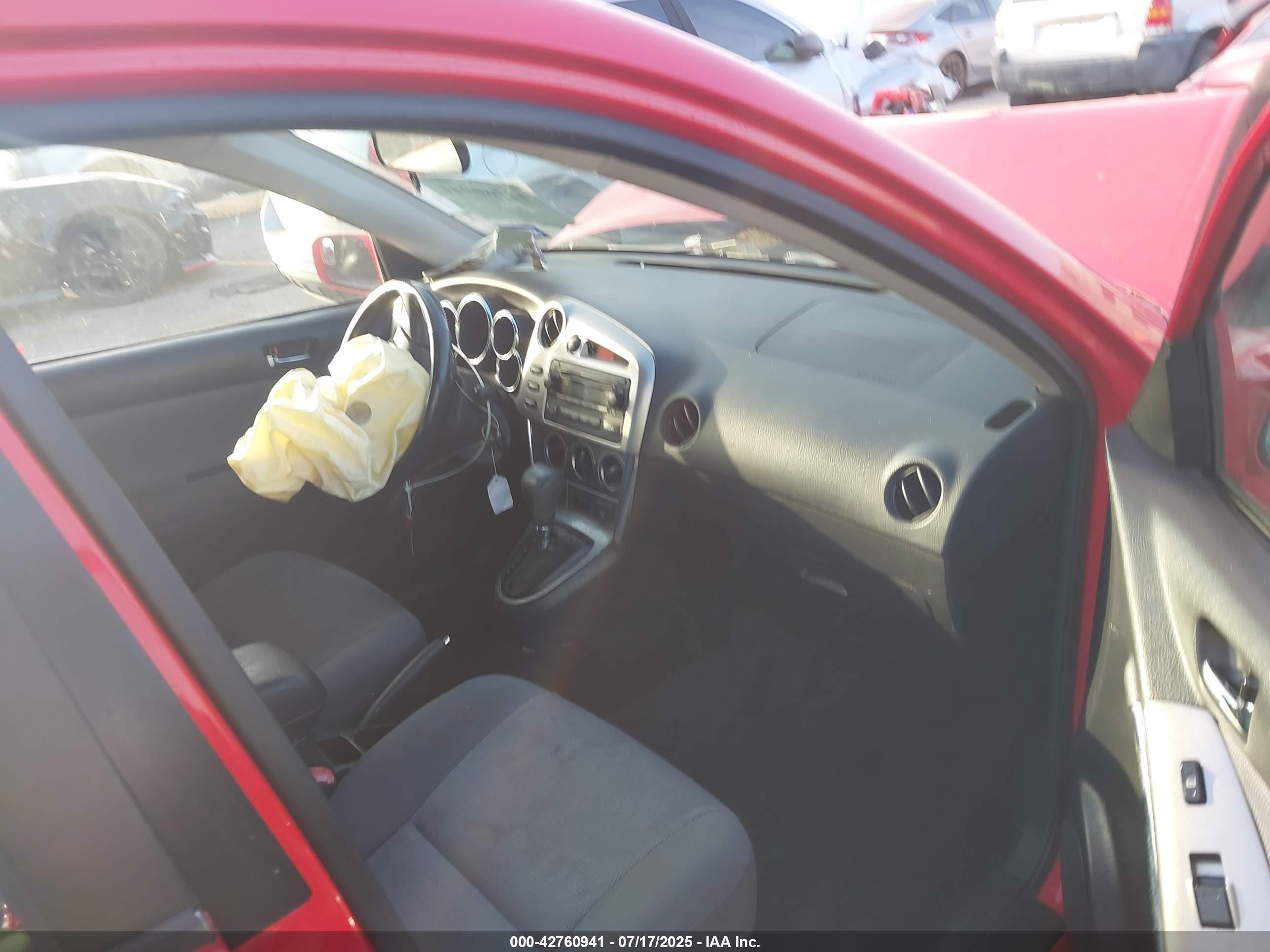 2005 Toyota Matrix Xr Red vin: 2T1KR32E85C340602