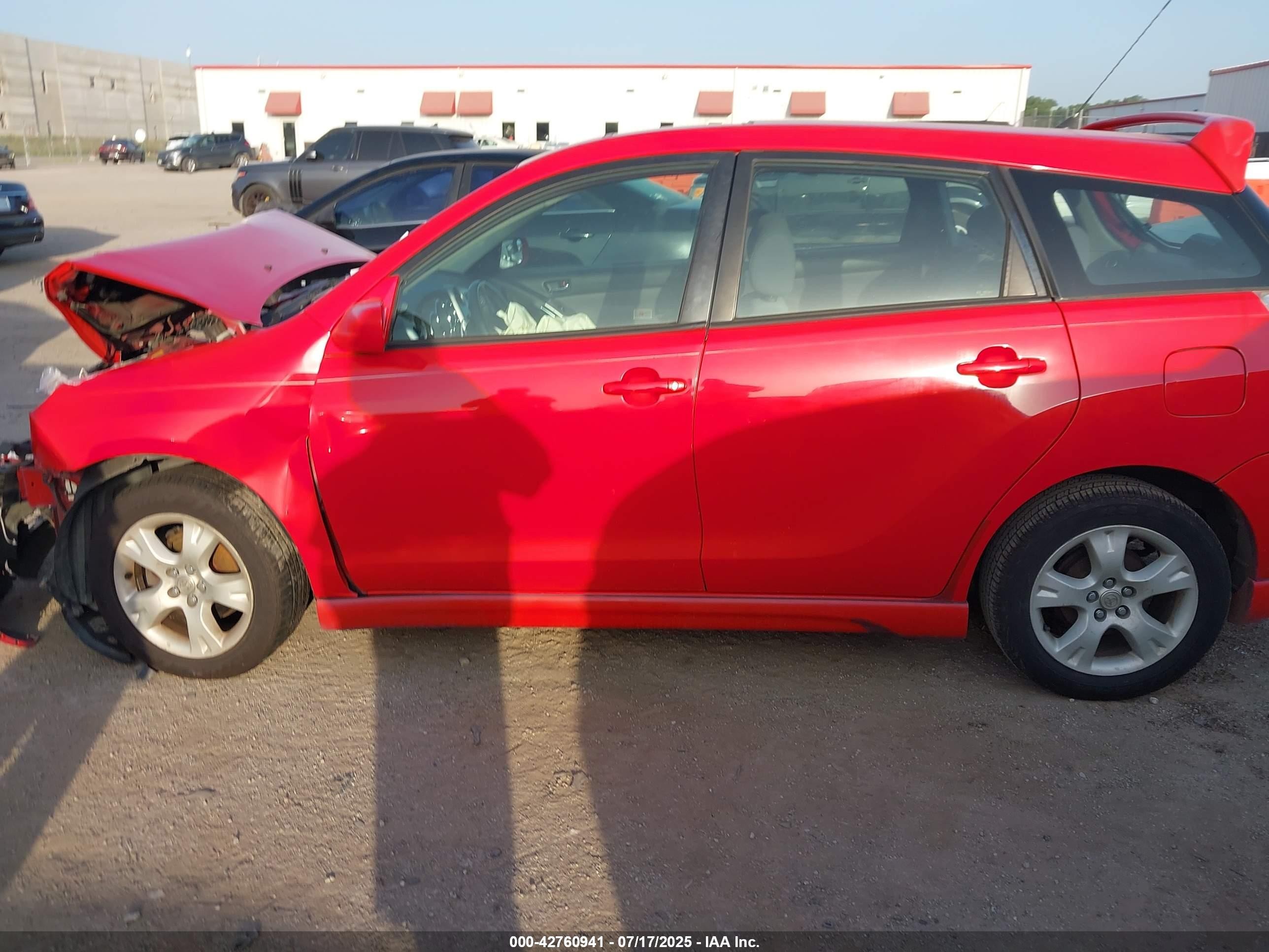 2005 Toyota Matrix Xr Red vin: 2T1KR32E85C340602
