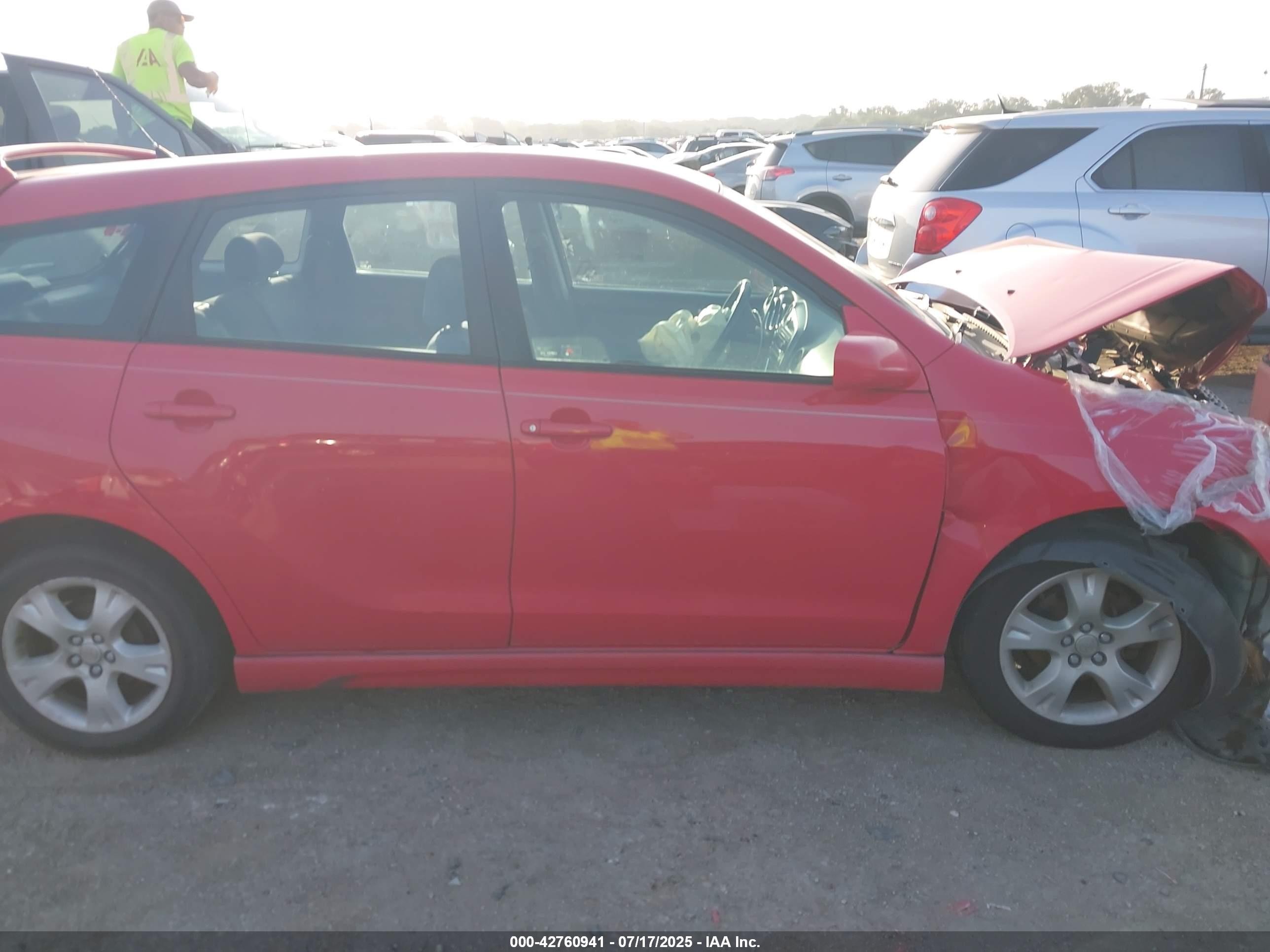 2005 Toyota Matrix Xr Red vin: 2T1KR32E85C340602