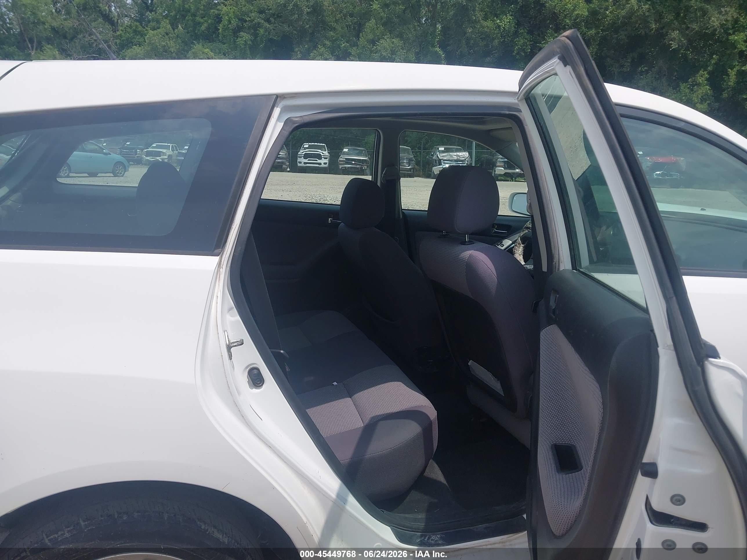2006 Toyota Matrix Xr White vin: 2T1KR32E86C609277