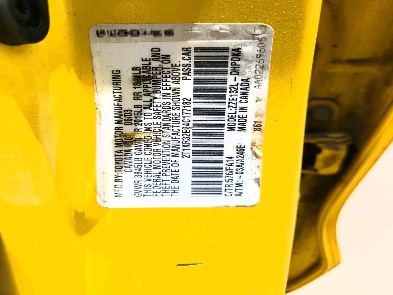 2004 Toyota Matrix Base Yellow vin: 2T1KR32E94C177182