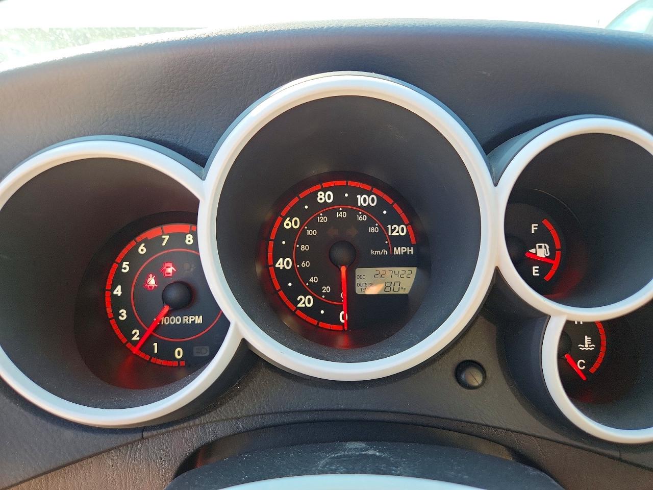 2005 Toyota Matrix Xr Белый vin: 2T1KR32E95C346103
