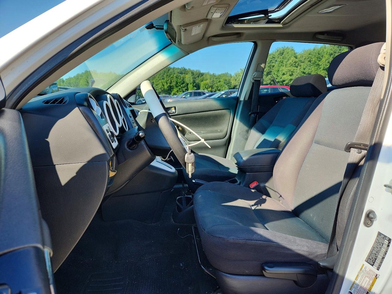 2005 Toyota Matrix Xr Белый vin: 2T1KR32E95C346103