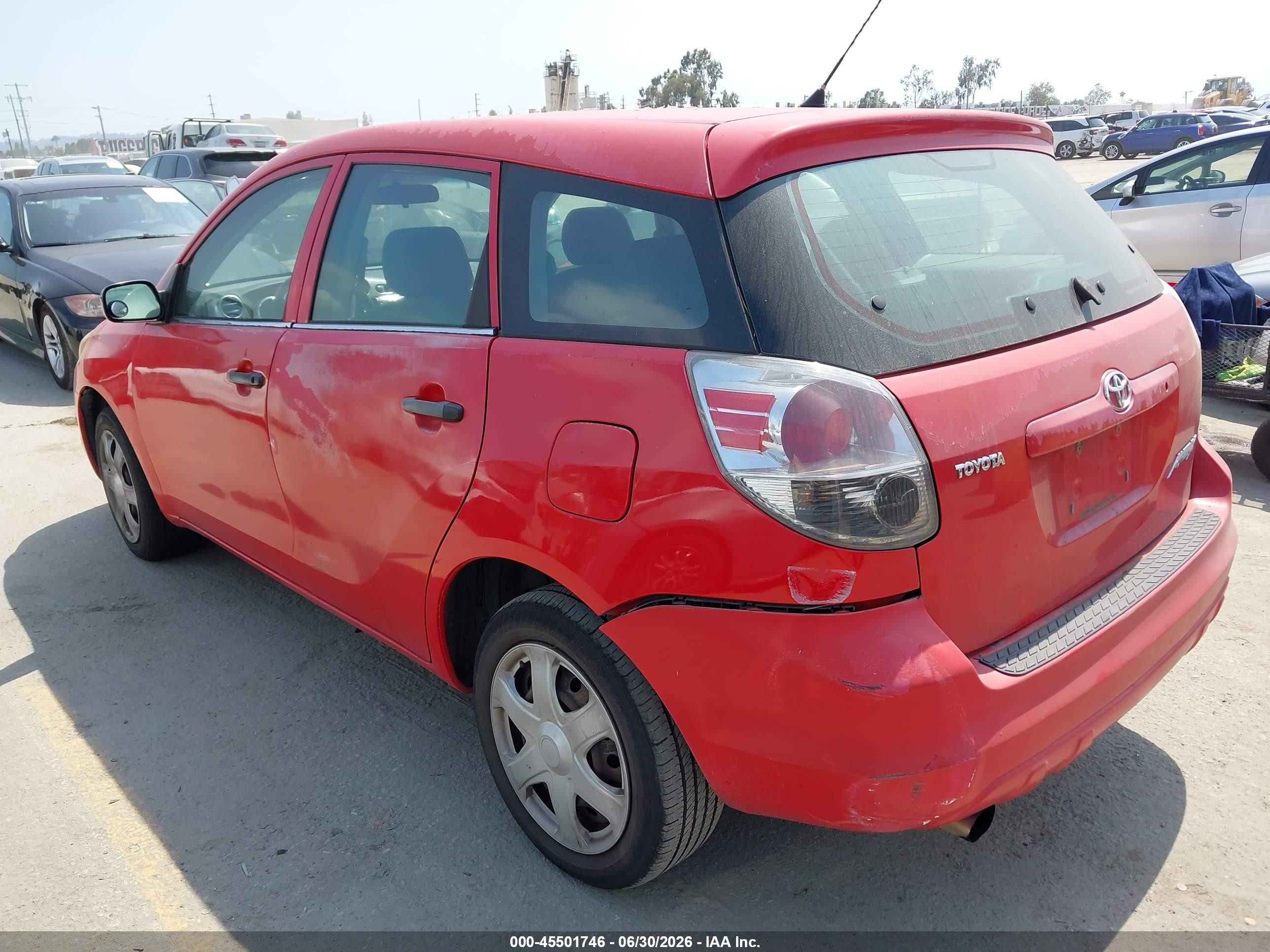 2005 Toyota Matrix   Red vin: 2T1KR32E95C346182