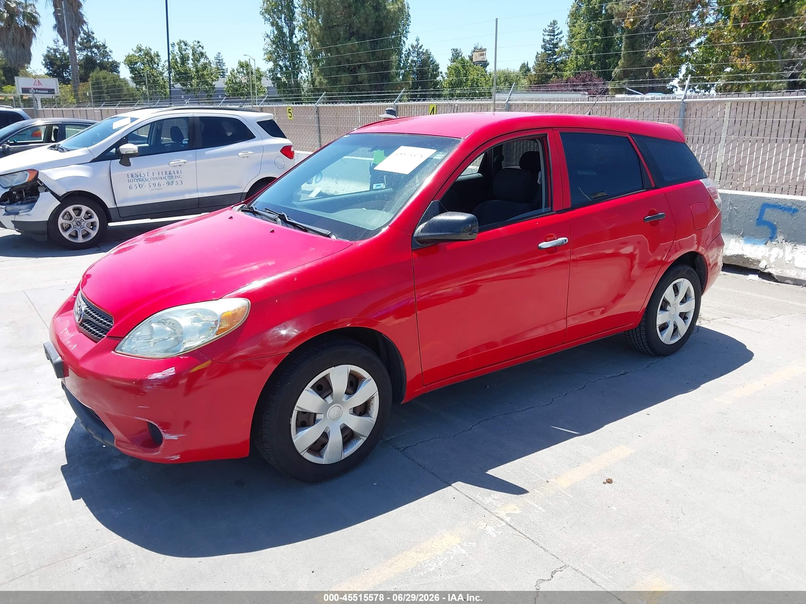 2005 Toyota Matrix   Red vin: 2T1KR32E95C394166