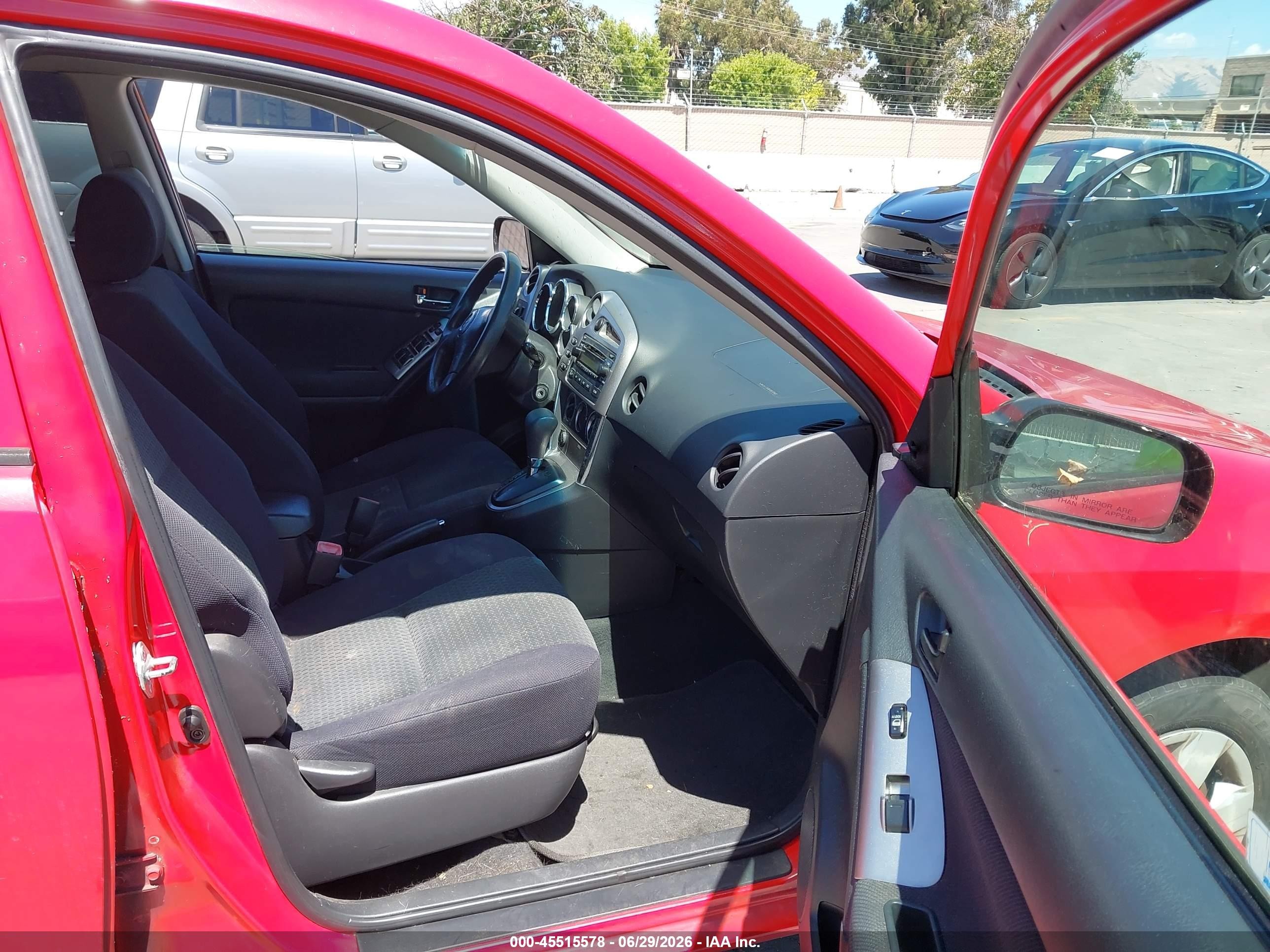 2005 Toyota Matrix   Red vin: 2T1KR32E95C394166