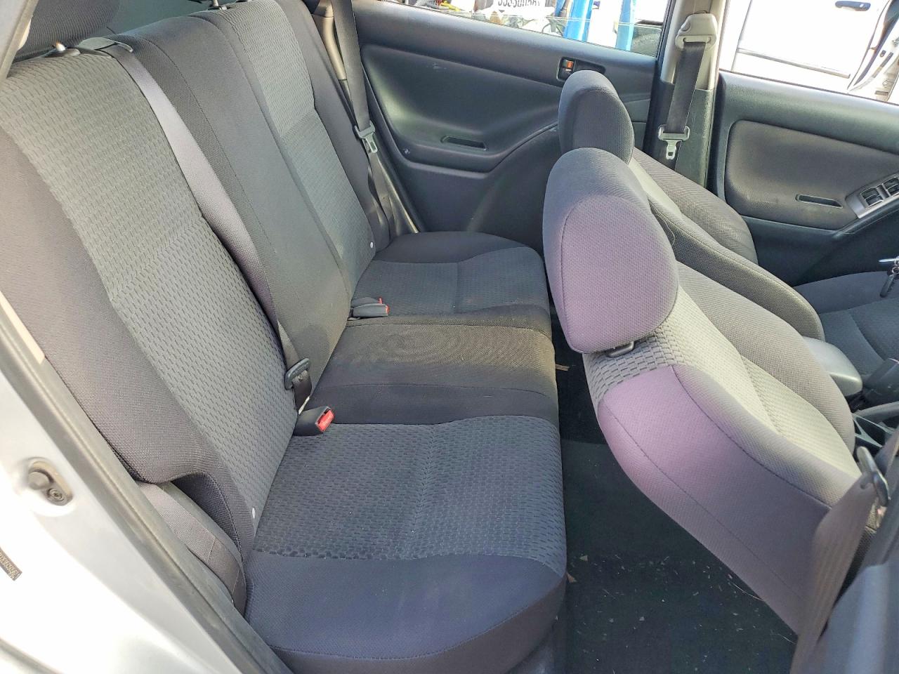 2005 Toyota Matrix Silver vin: 2T1KR32E95C505671