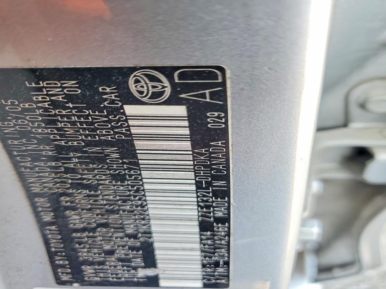 2005 Toyota Matrix Silver vin: 2T1KR32E95C505671