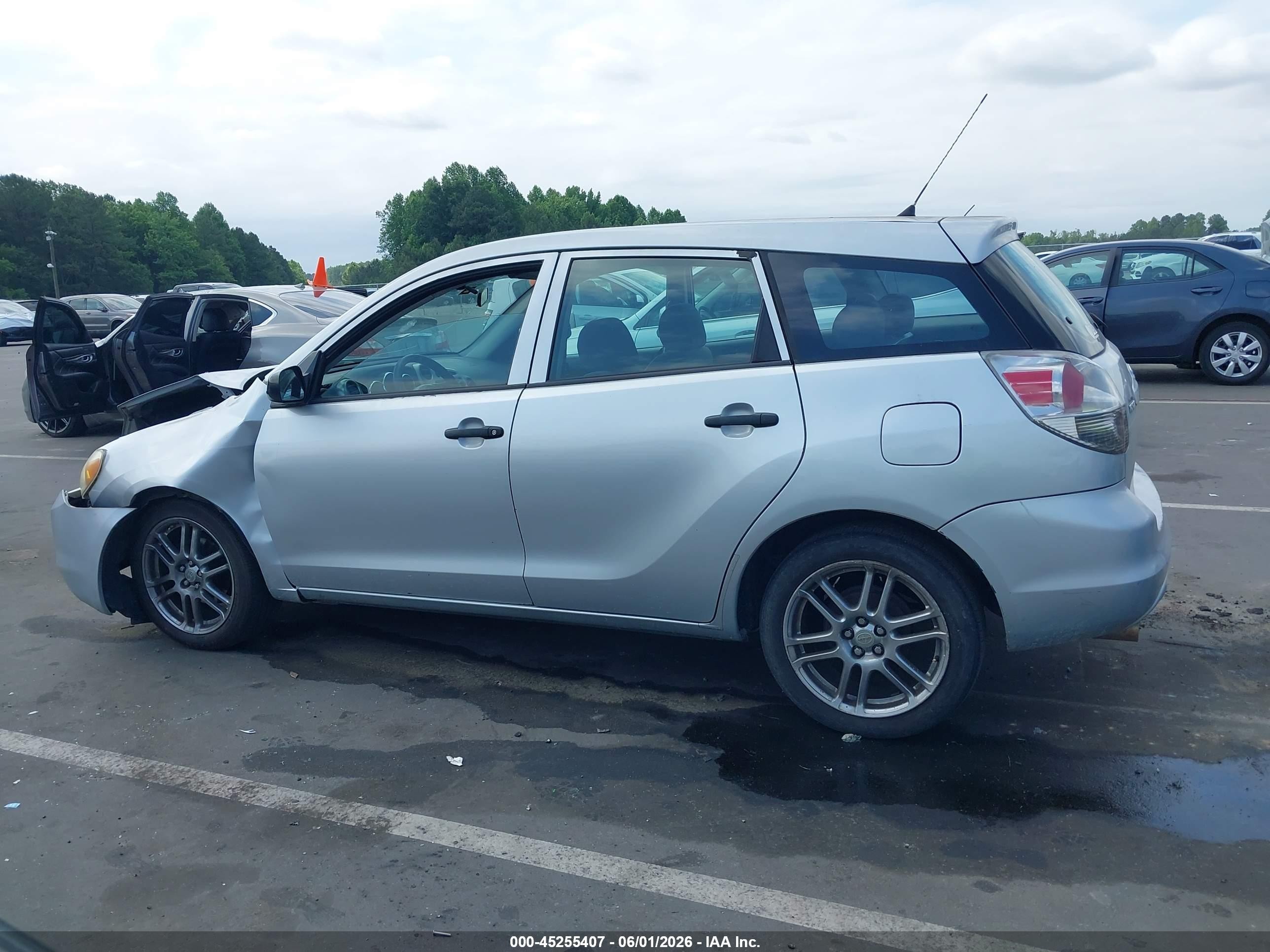 2006 Toyota Matrix   Silver vin: 2T1KR32E96C560980