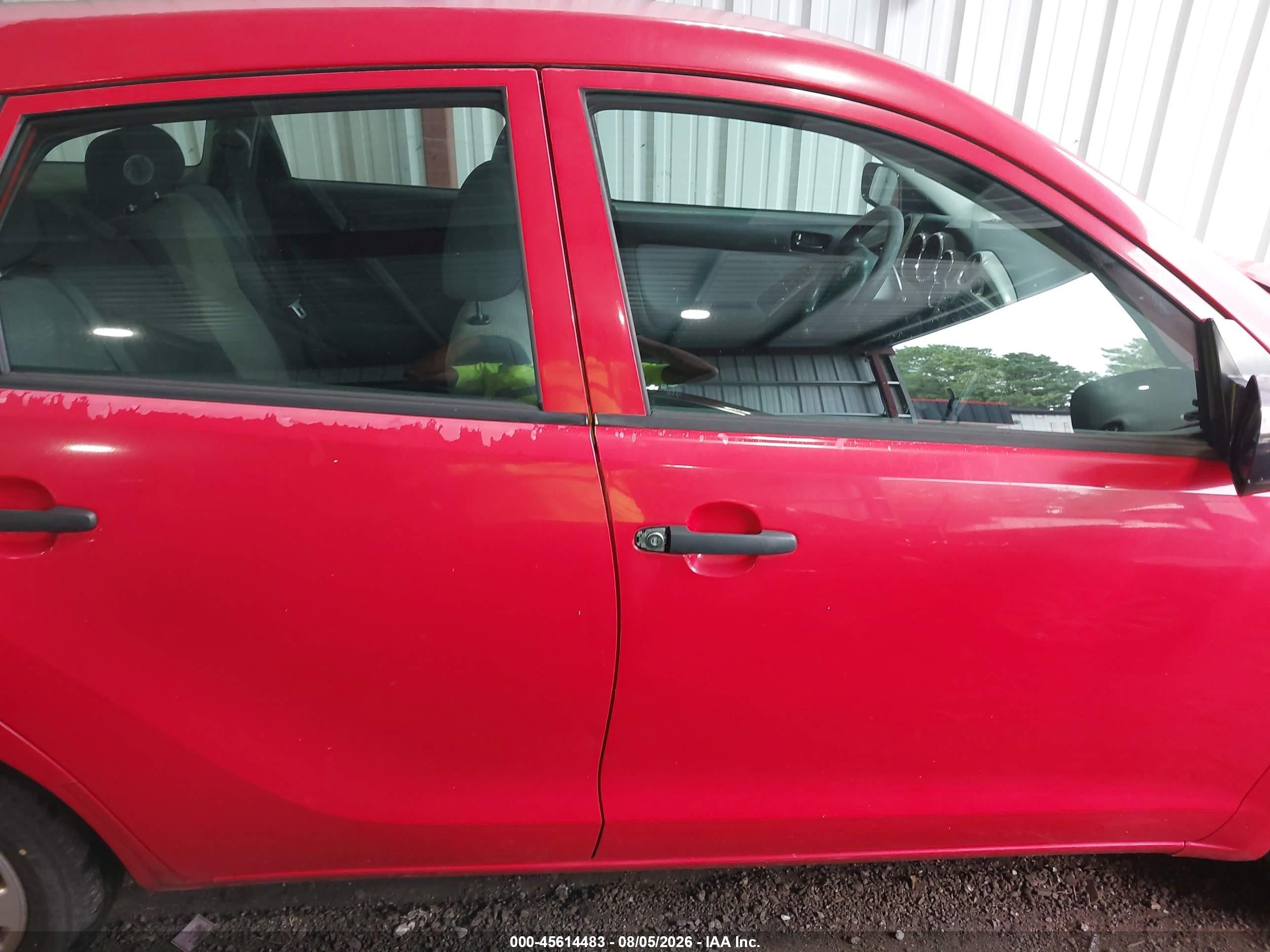 2007 Toyota Matrix   Red vin: 2T1KR32E97C641589