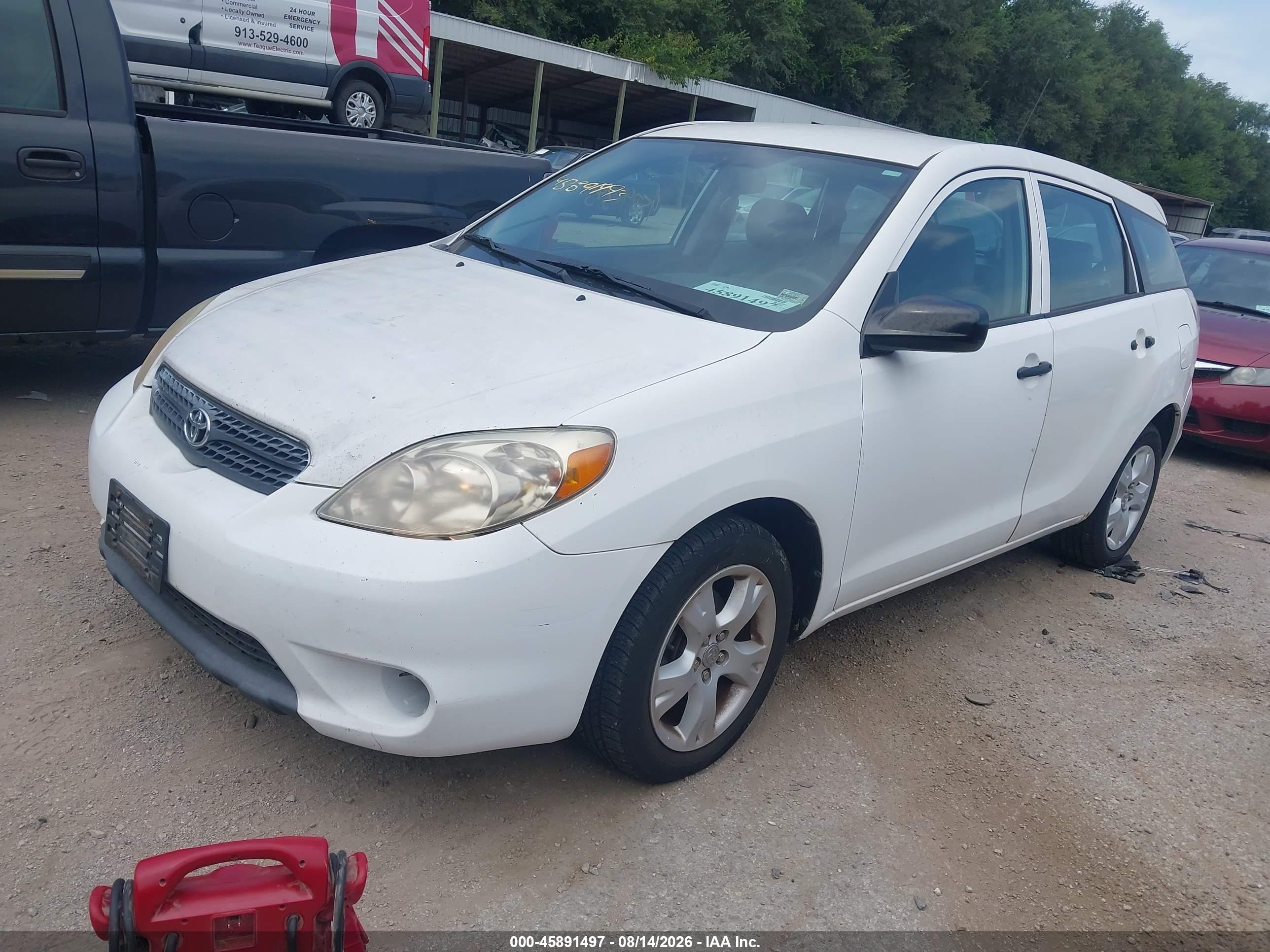 2007 Toyota Matrix   White vin: 2T1KR32E97C649630