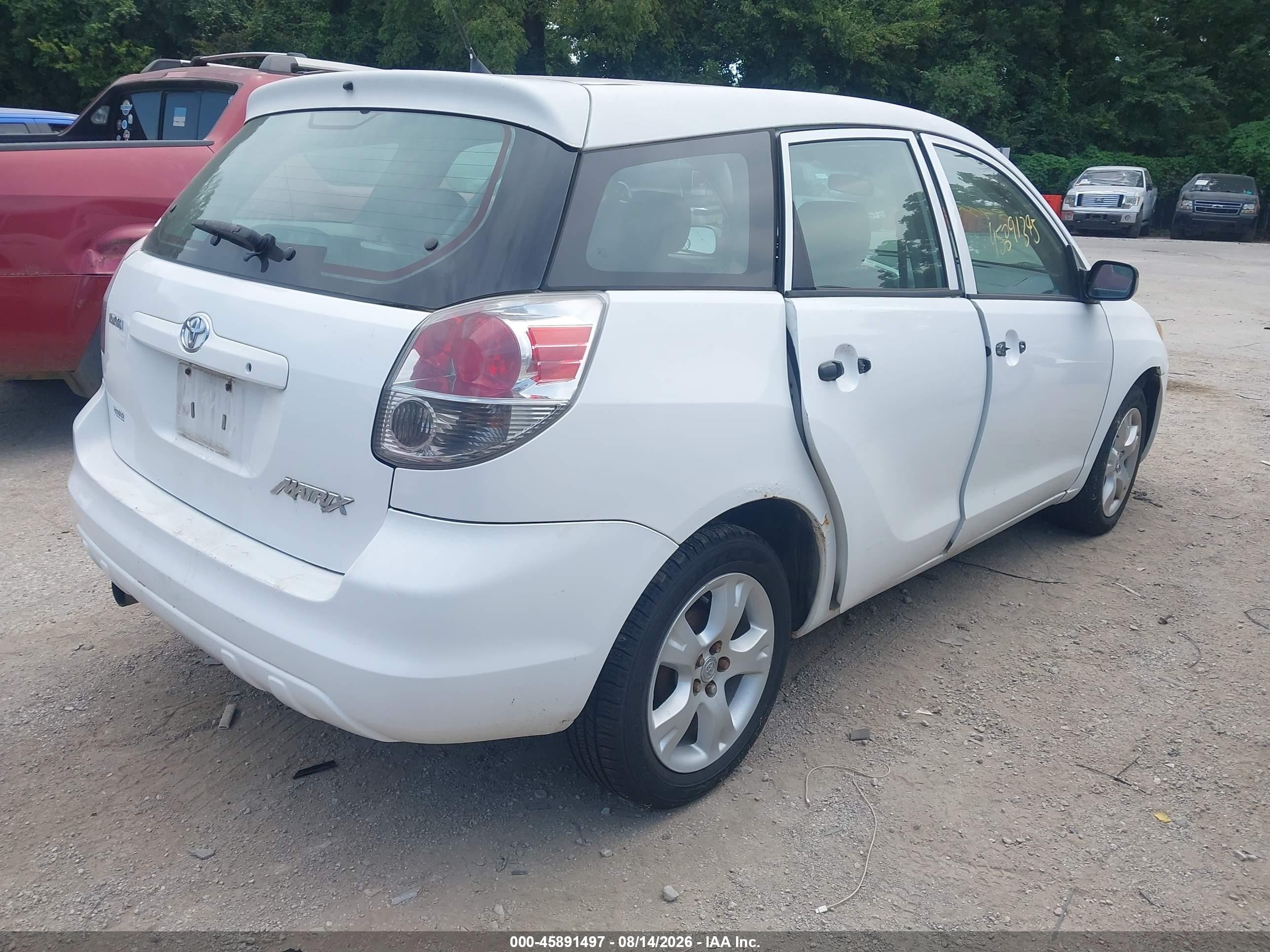 2007 Toyota Matrix   White vin: 2T1KR32E97C649630