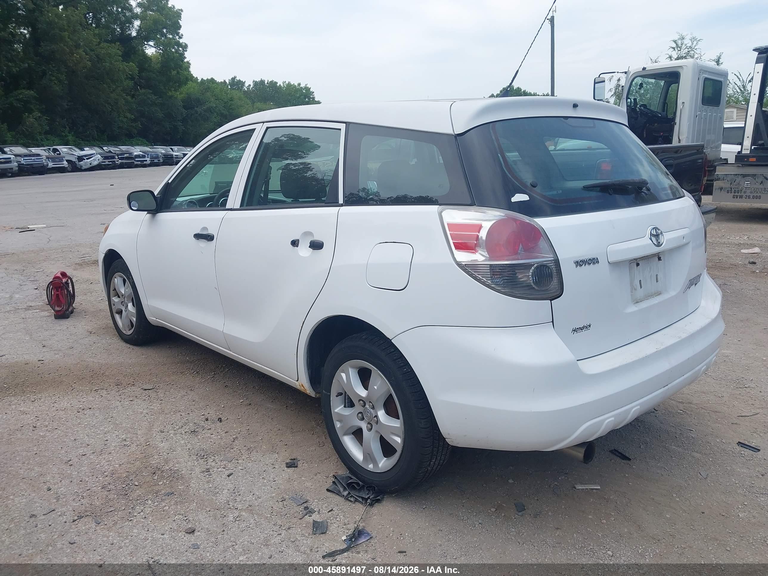 2007 Toyota Matrix   White vin: 2T1KR32E97C649630