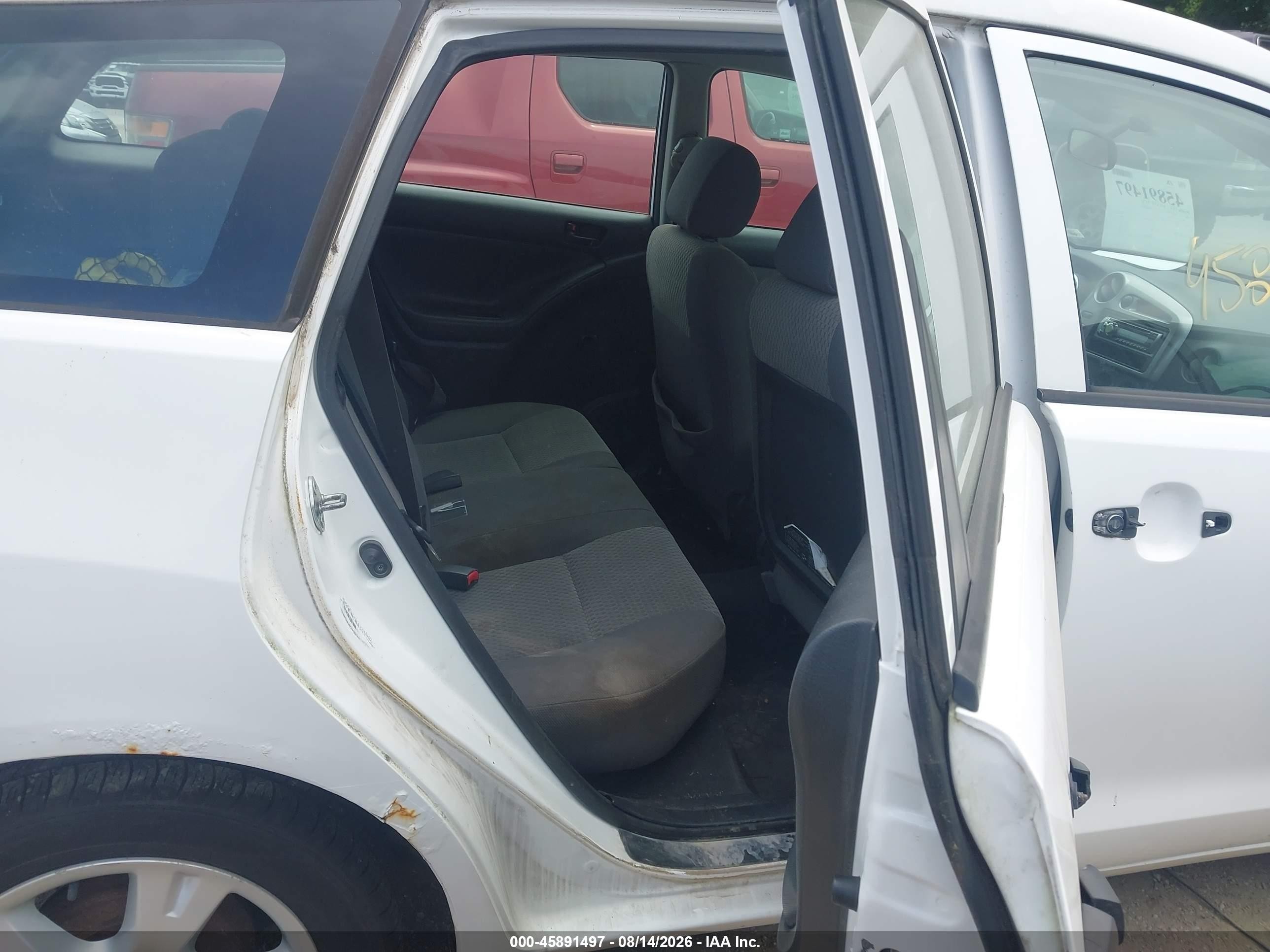 2007 Toyota Matrix   White vin: 2T1KR32E97C649630