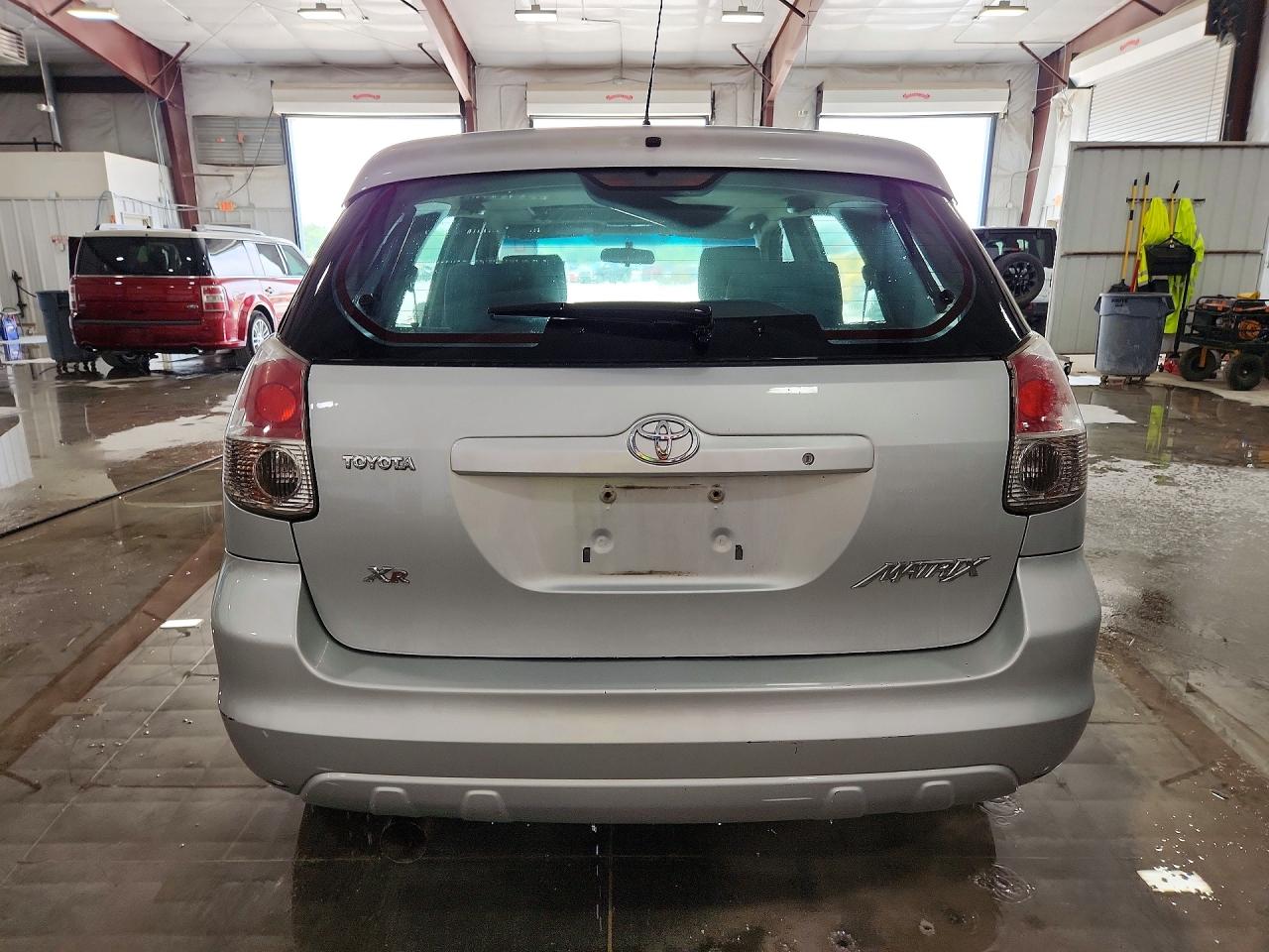 2008 Toyota Corolla Matrix Xr Silver vin: 2T1KR32E98C686677
