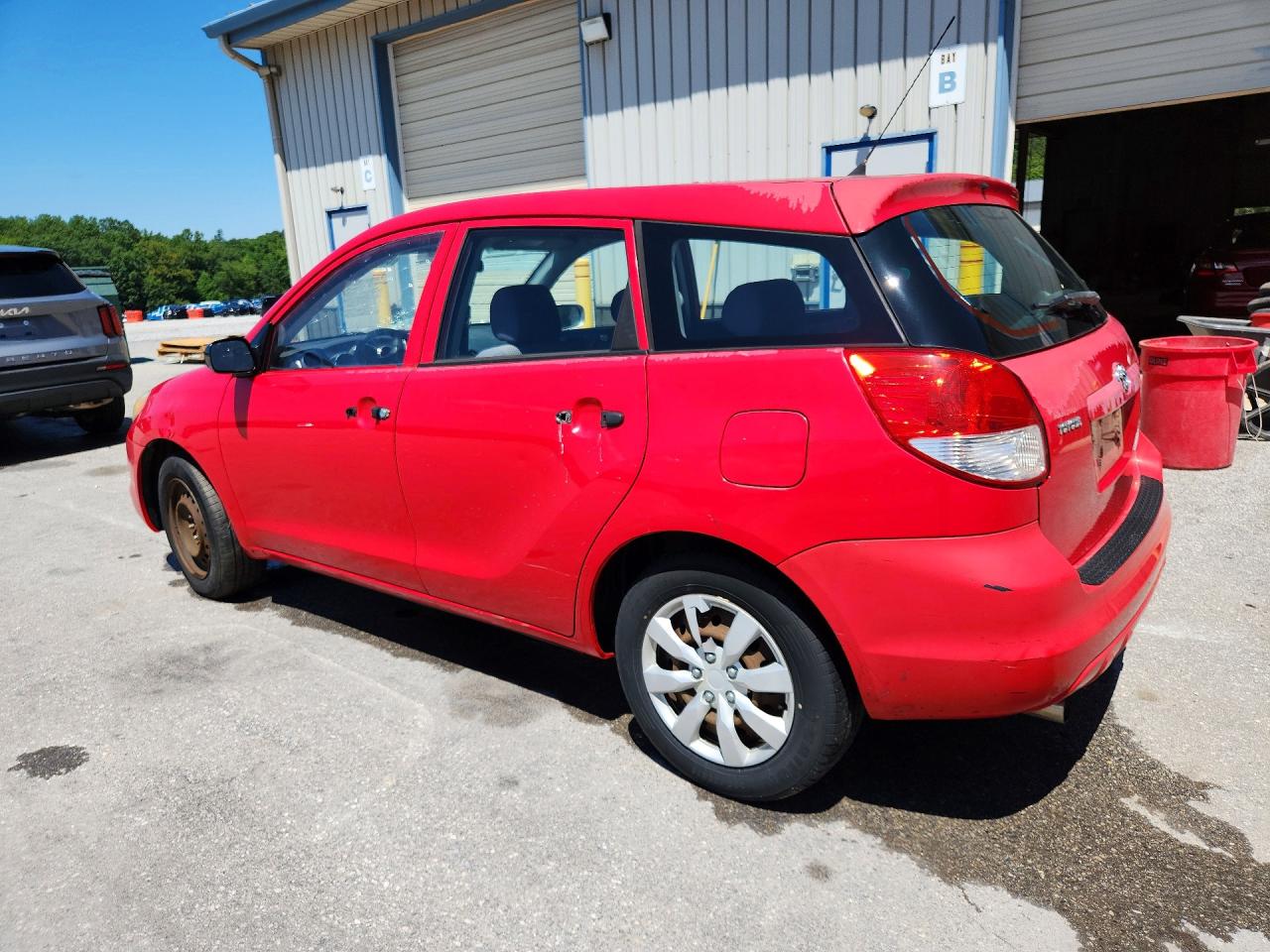 2004 Toyota Matrix Base Red vin: 2T1KR32EX4C210576