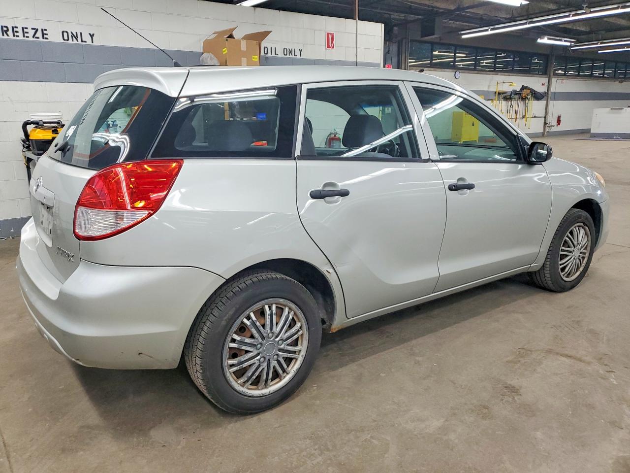 2004 Toyota Corolla Matrix Xr Silver vin: 2T1KR32EX4C225160