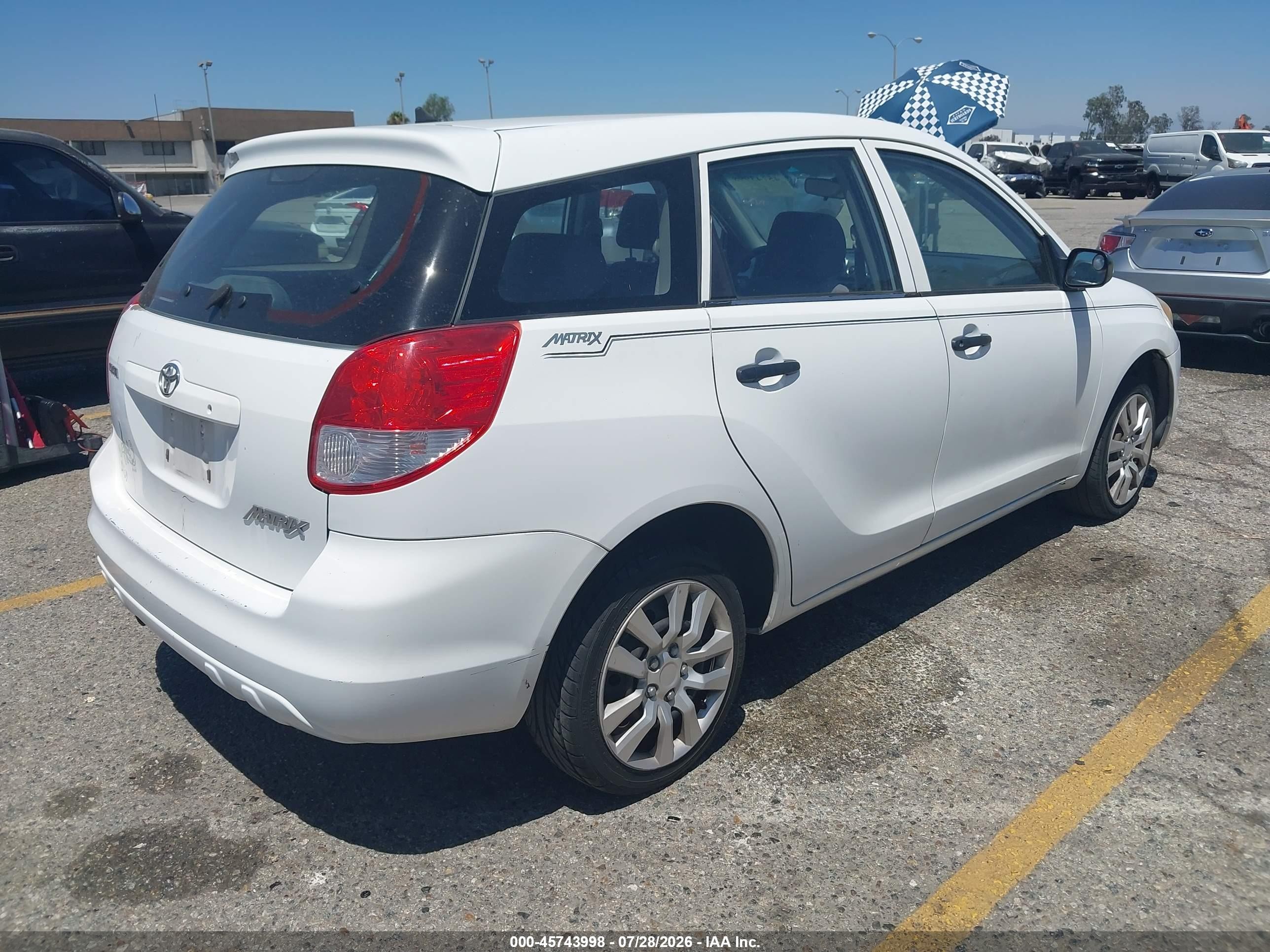2004 Toyota Matrix Standard White vin: 2T1KR32EX4C286072