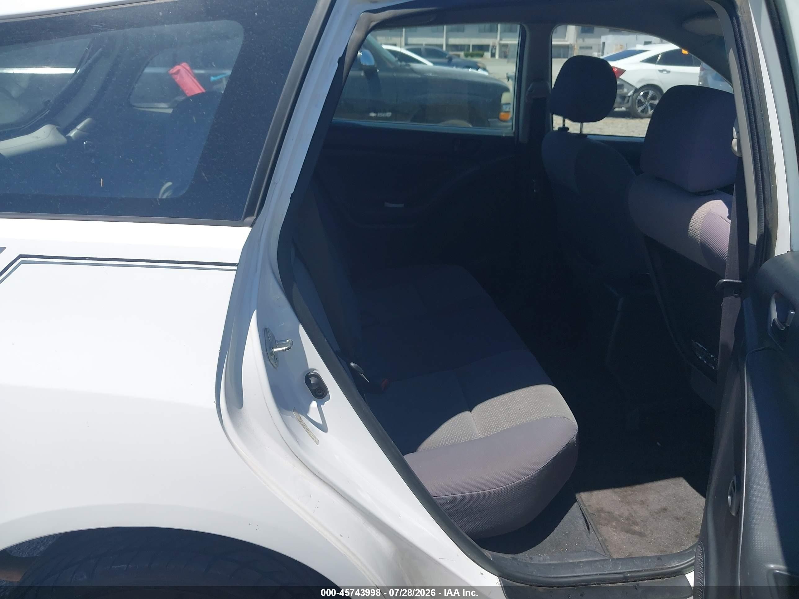 2004 Toyota Matrix Standard White vin: 2T1KR32EX4C286072