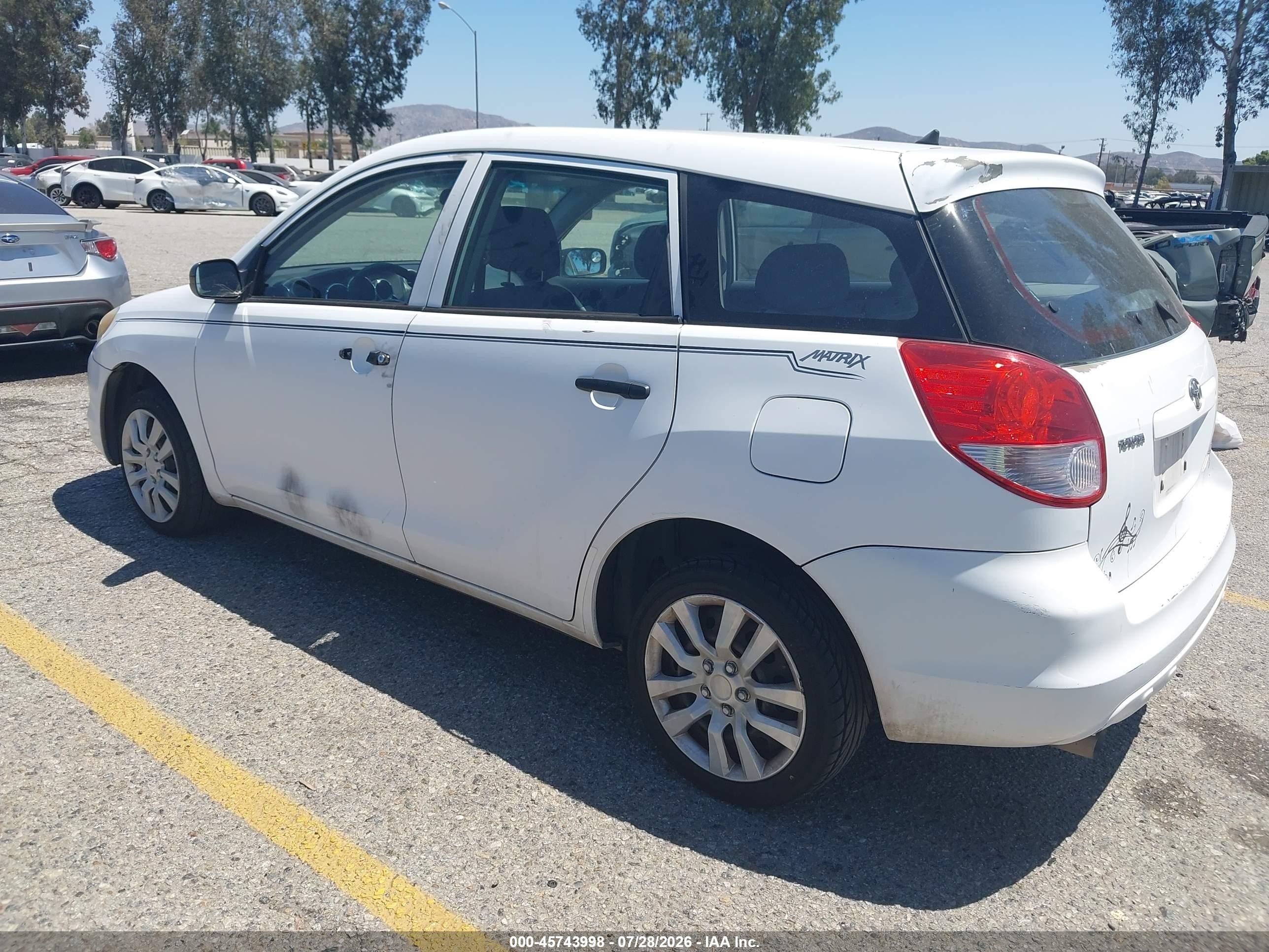 2004 Toyota Matrix Standard White vin: 2T1KR32EX4C286072