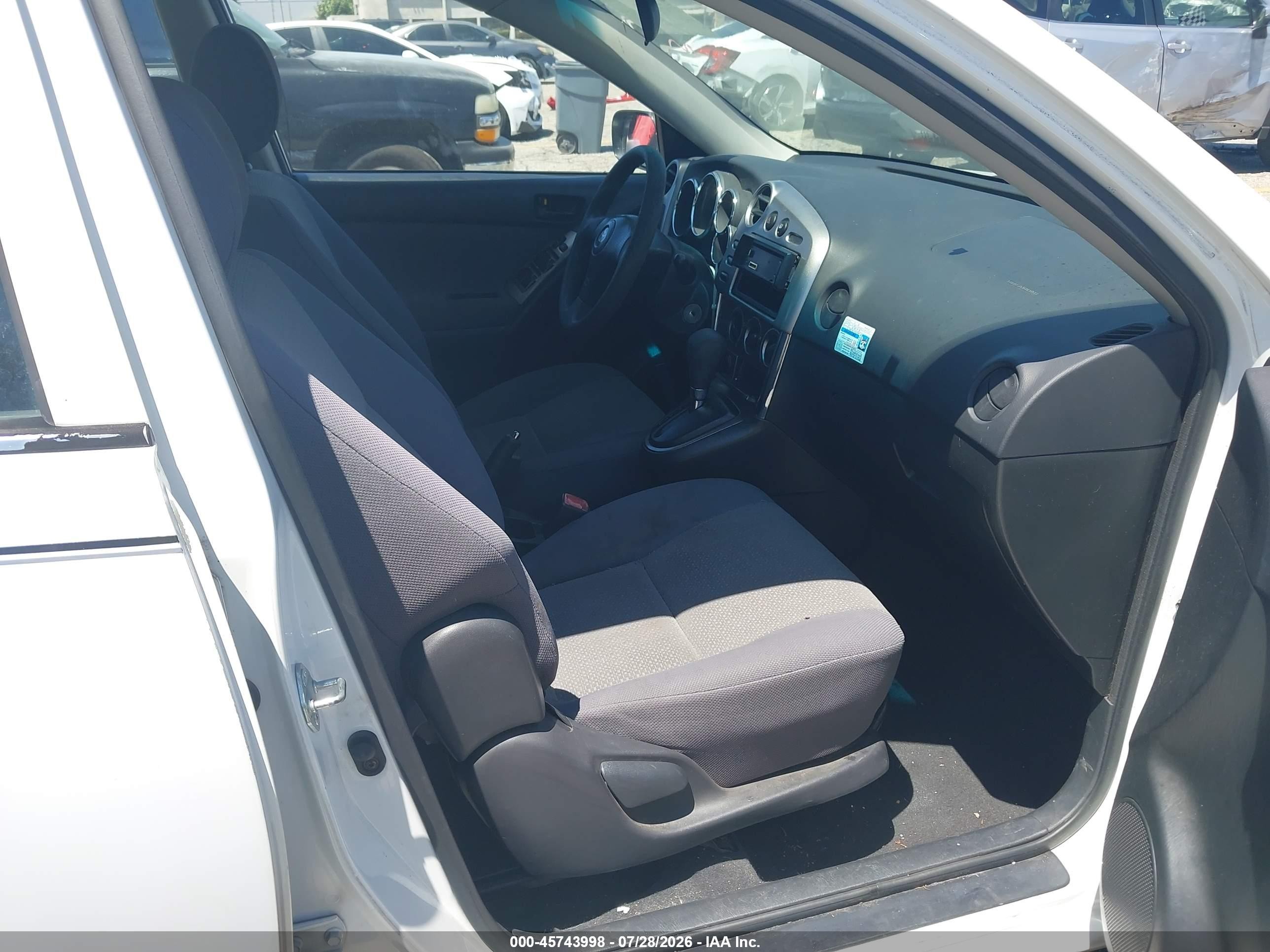 2004 Toyota Matrix Standard White vin: 2T1KR32EX4C286072