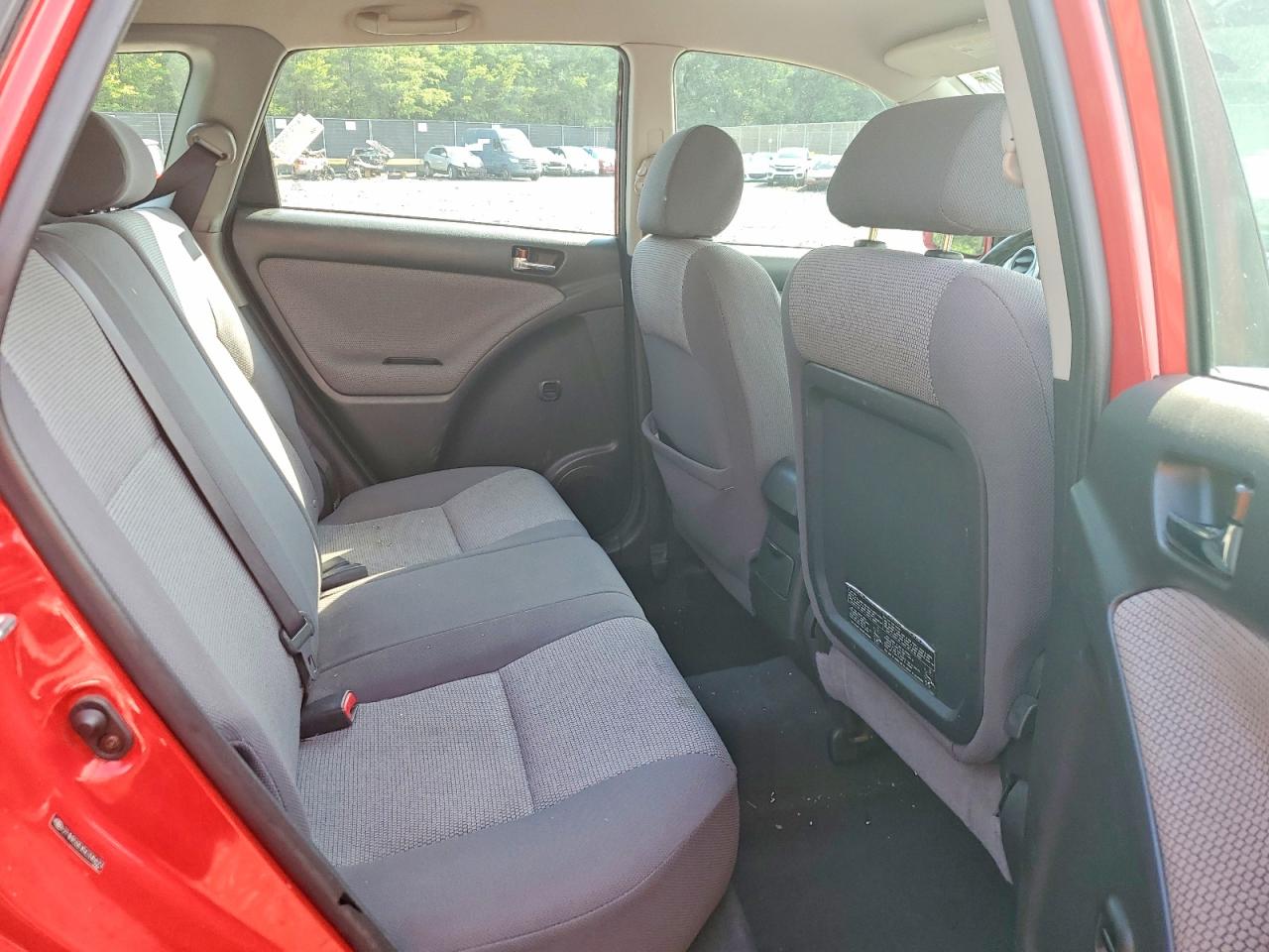 2005 Toyota Corolla Matrix Xr Red vin: 2T1KR32EX5C336423