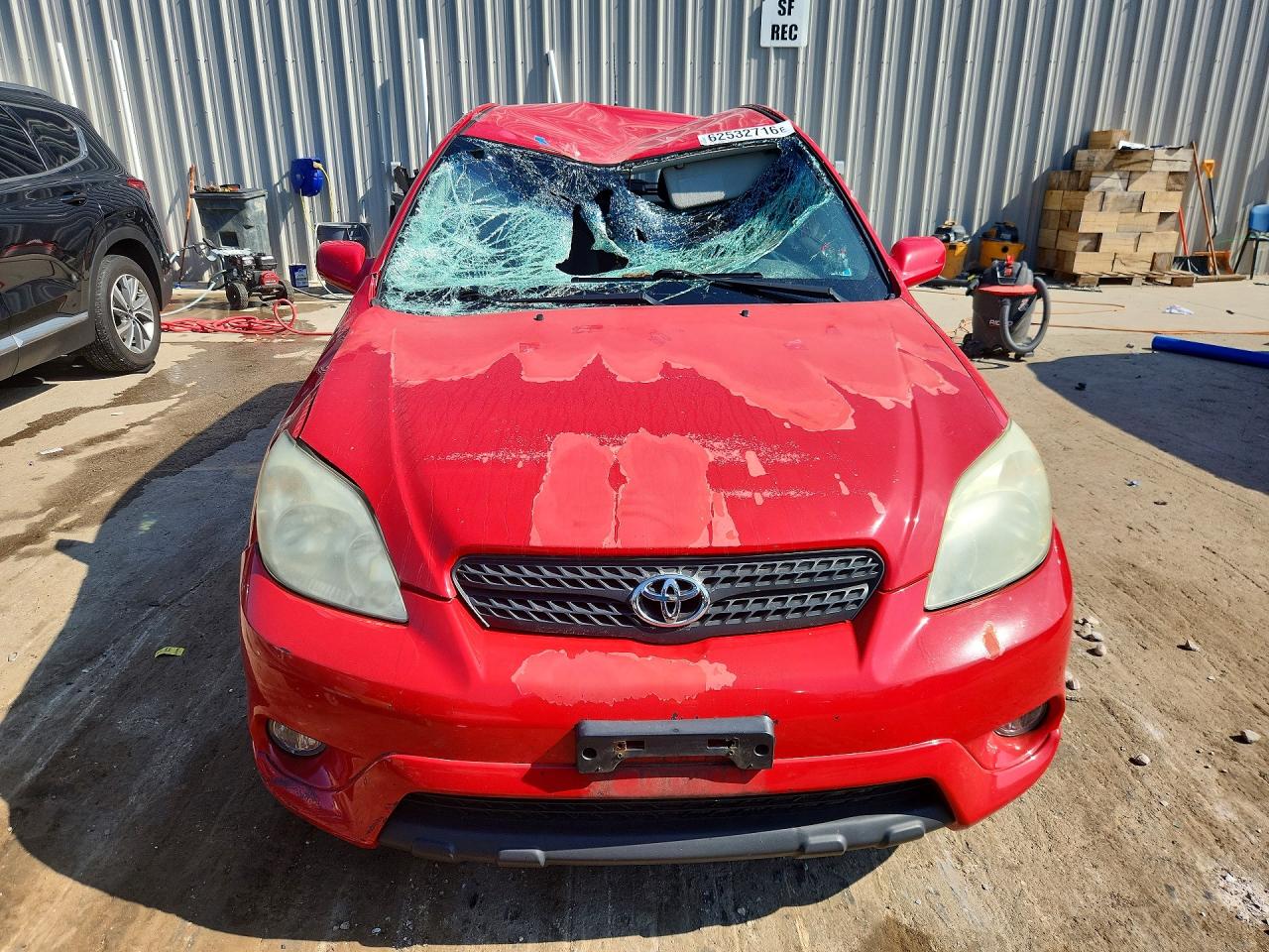 2005 Toyota Matrix Xr Red vin: 2T1KR32EX5C338334