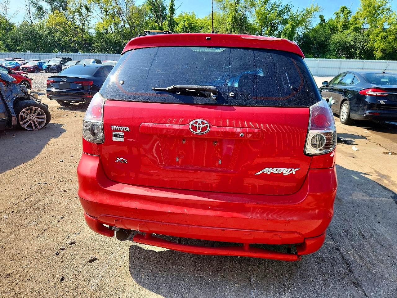 2005 Toyota Matrix Xr Red vin: 2T1KR32EX5C338334