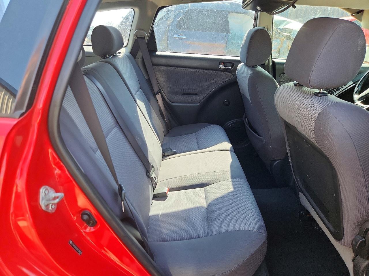 2005 Toyota Matrix Xr Red vin: 2T1KR32EX5C338334