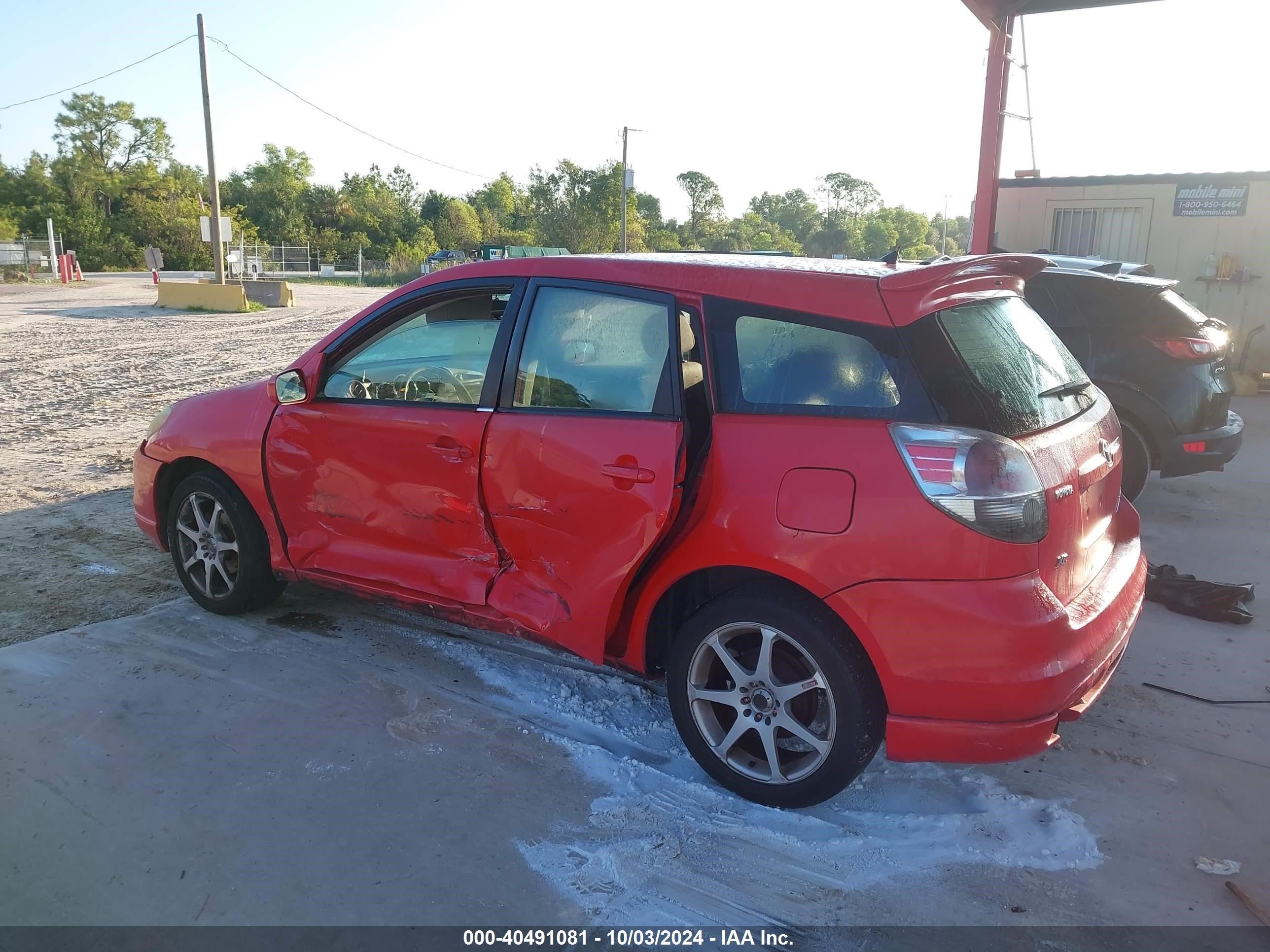 2005 Toyota Matrix Xr Red vin: 2T1KR32EX5C352685