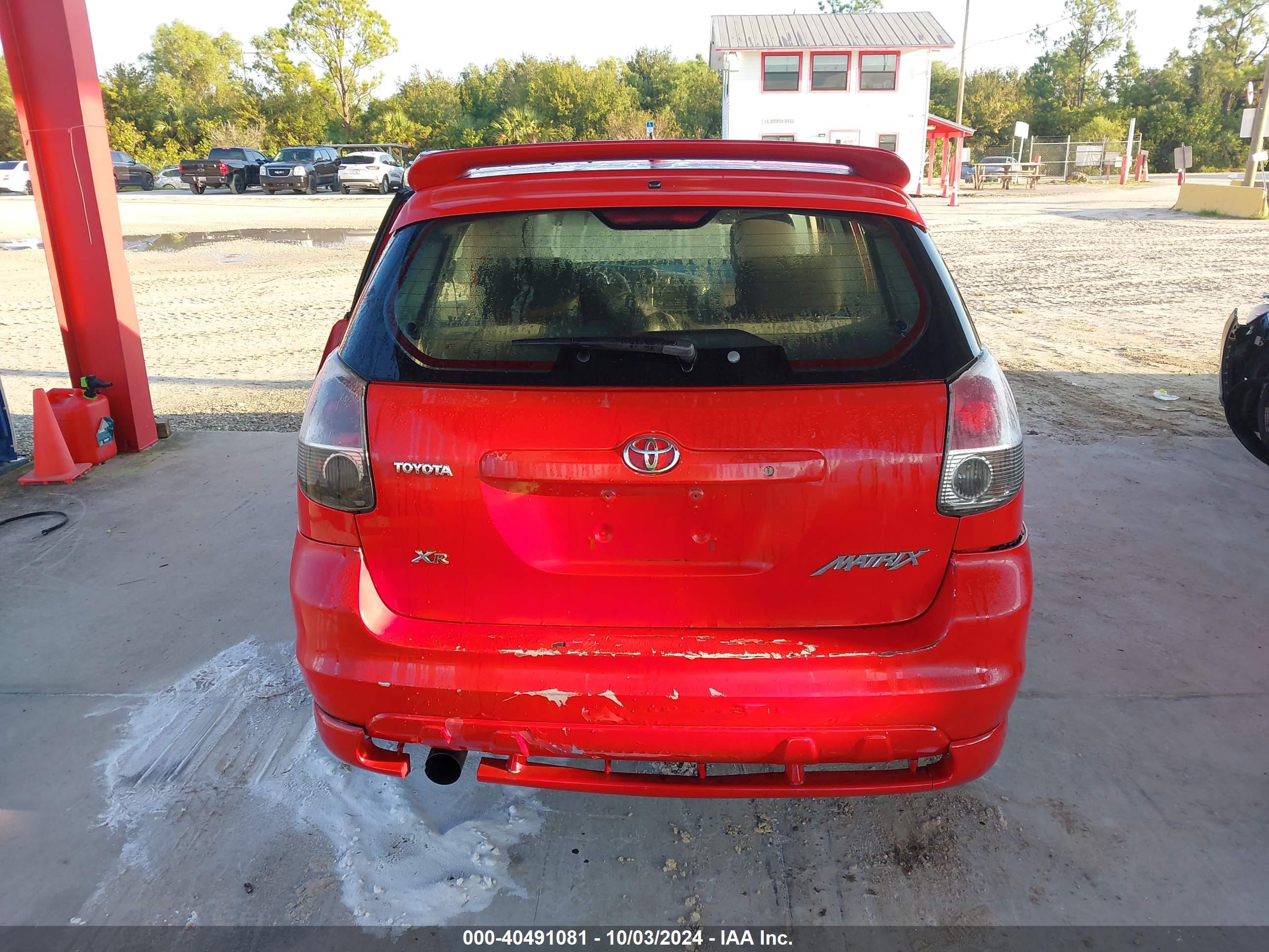 2005 Toyota Matrix Xr Red vin: 2T1KR32EX5C352685