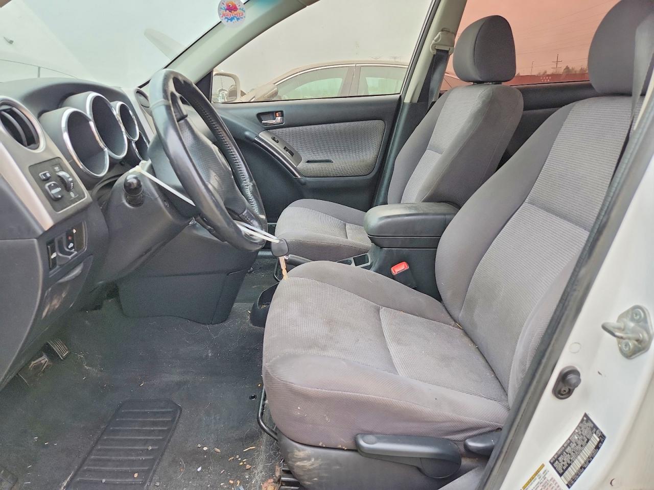 2005 Toyota Matrix Xr Белый vin: 2T1KR32EX5C386271
