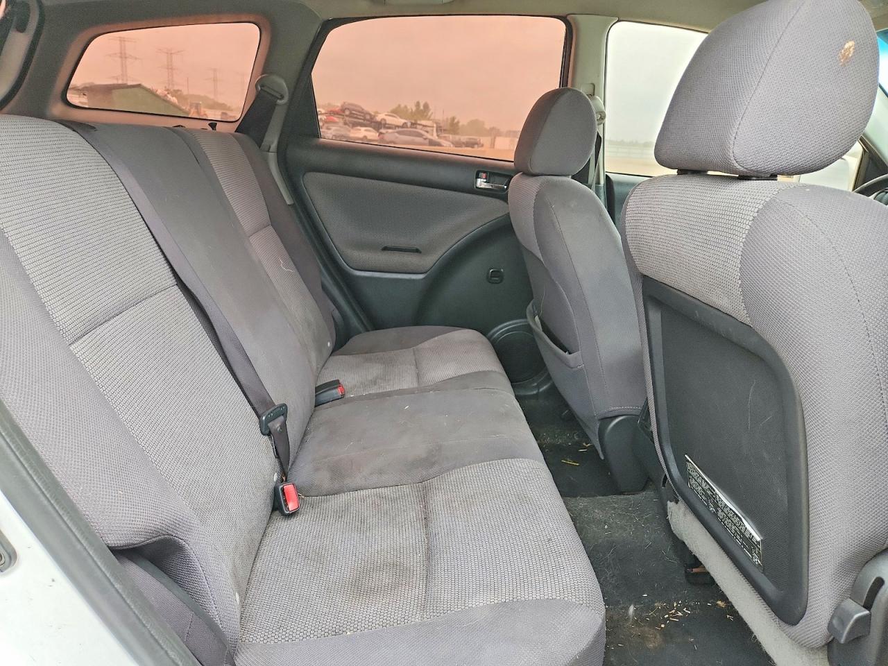 2005 Toyota Matrix Xr Белый vin: 2T1KR32EX5C386271