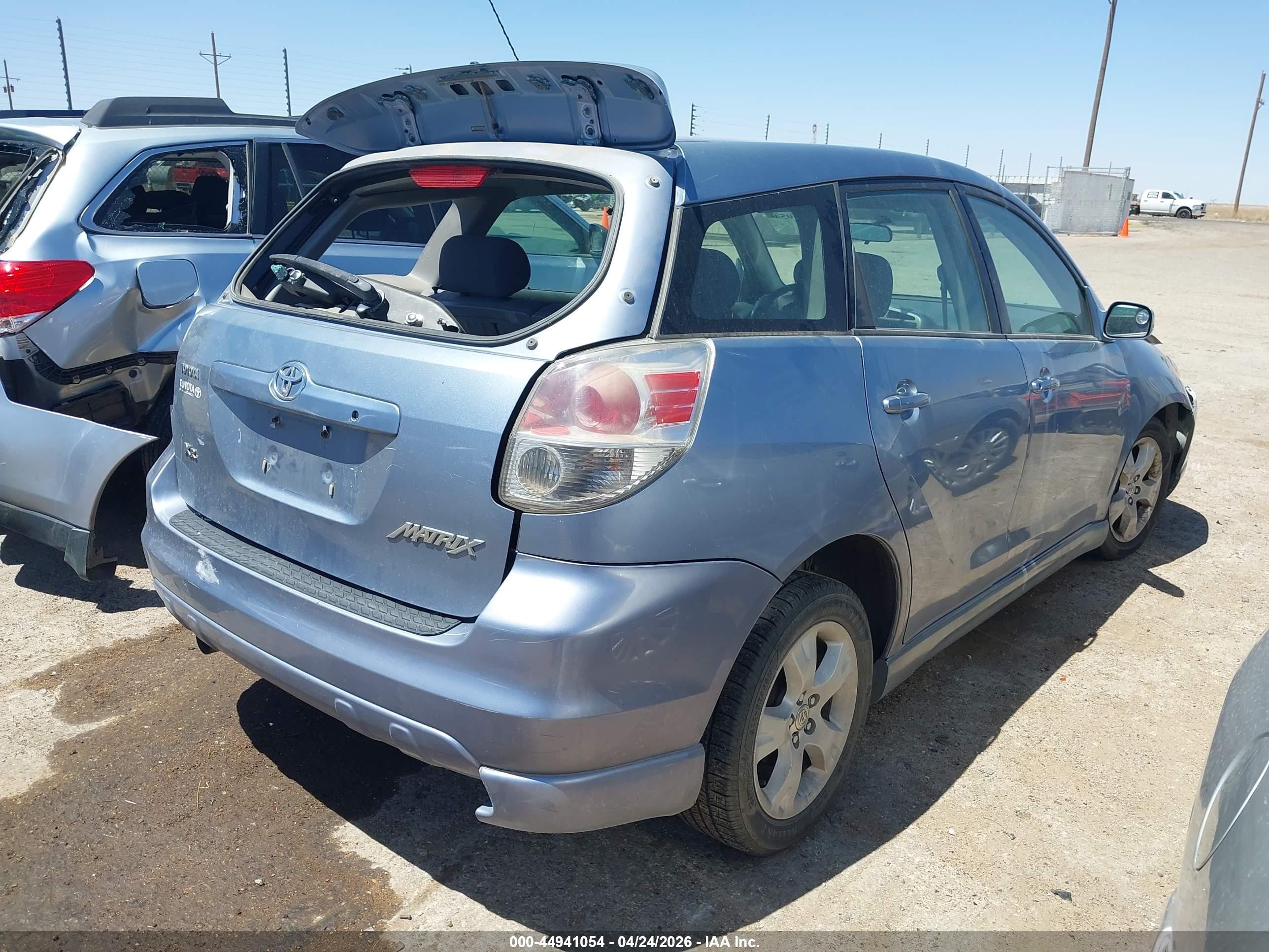 2005 Toyota Matrix Xr Silver vin: 2T1KR32EX5C392409