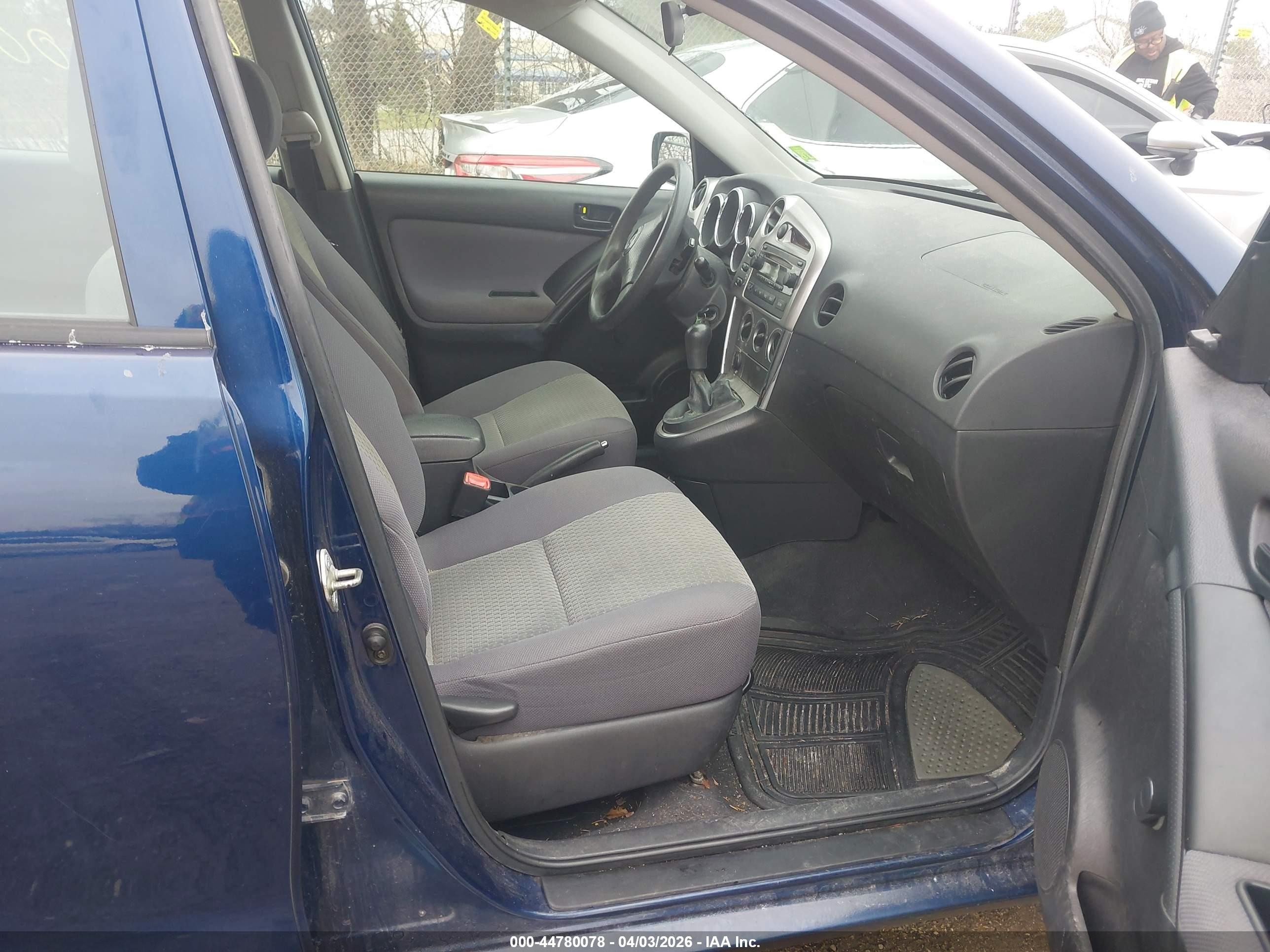 2005 Toyota Matrix   Blue vin: 2T1KR32EX5C476701