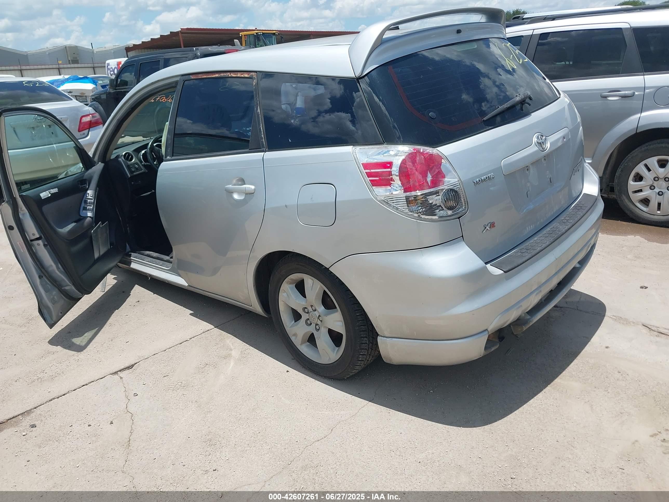 2005 Toyota Matrix Xr Silver vin: 2T1KR32EX5C484006