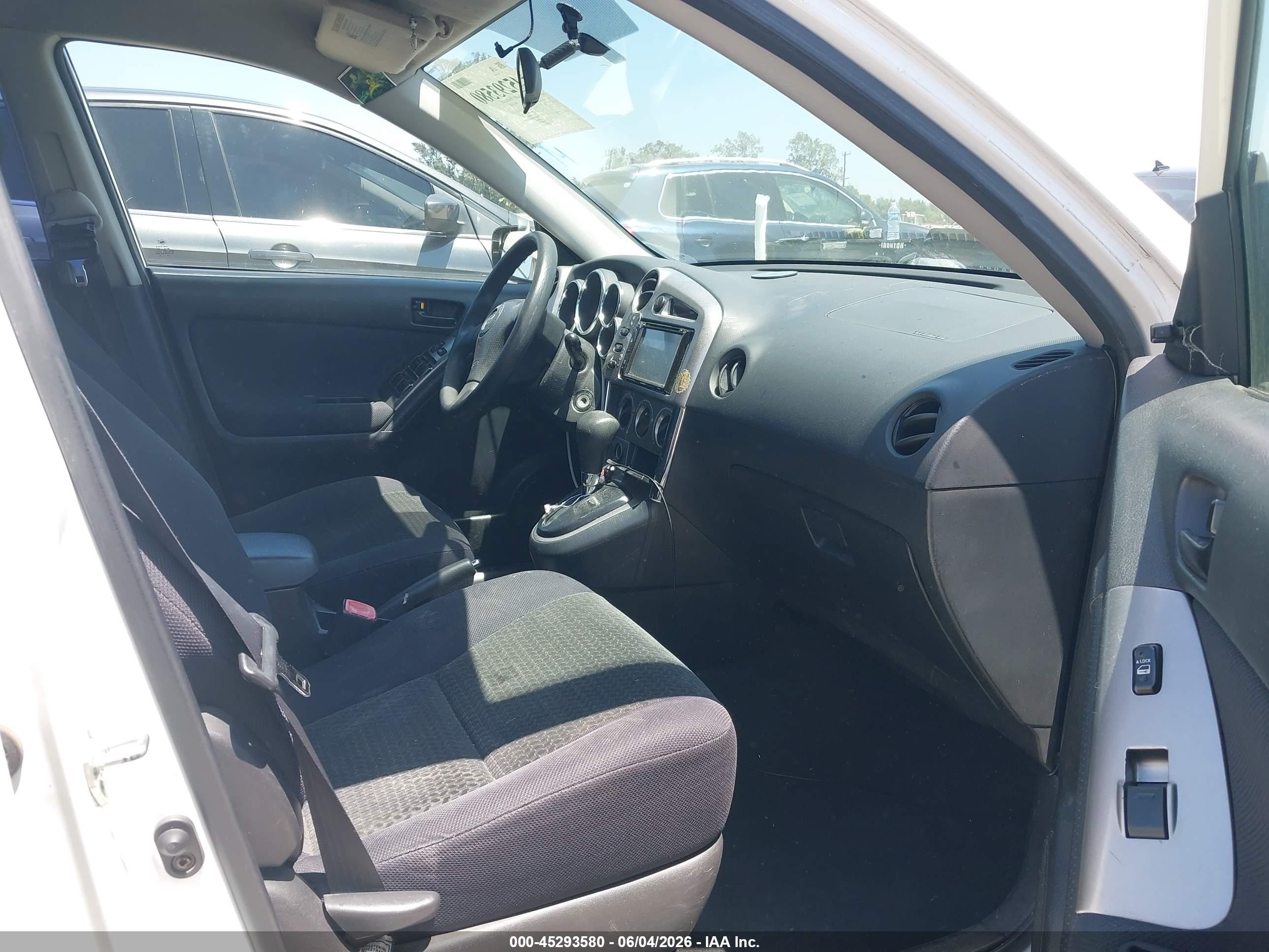 2005 Toyota Matrix   Белый vin: 2T1KR32EX5C550702