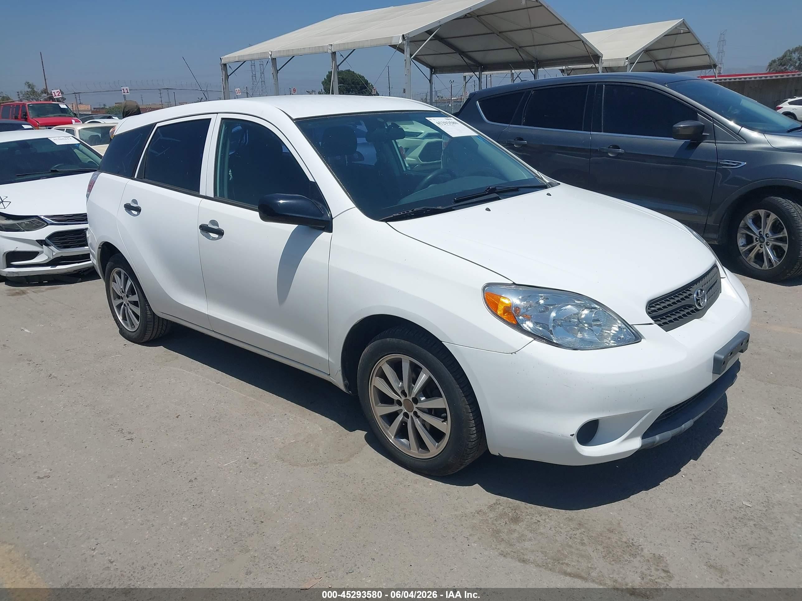2005 Toyota Matrix   Белый vin: 2T1KR32EX5C550702