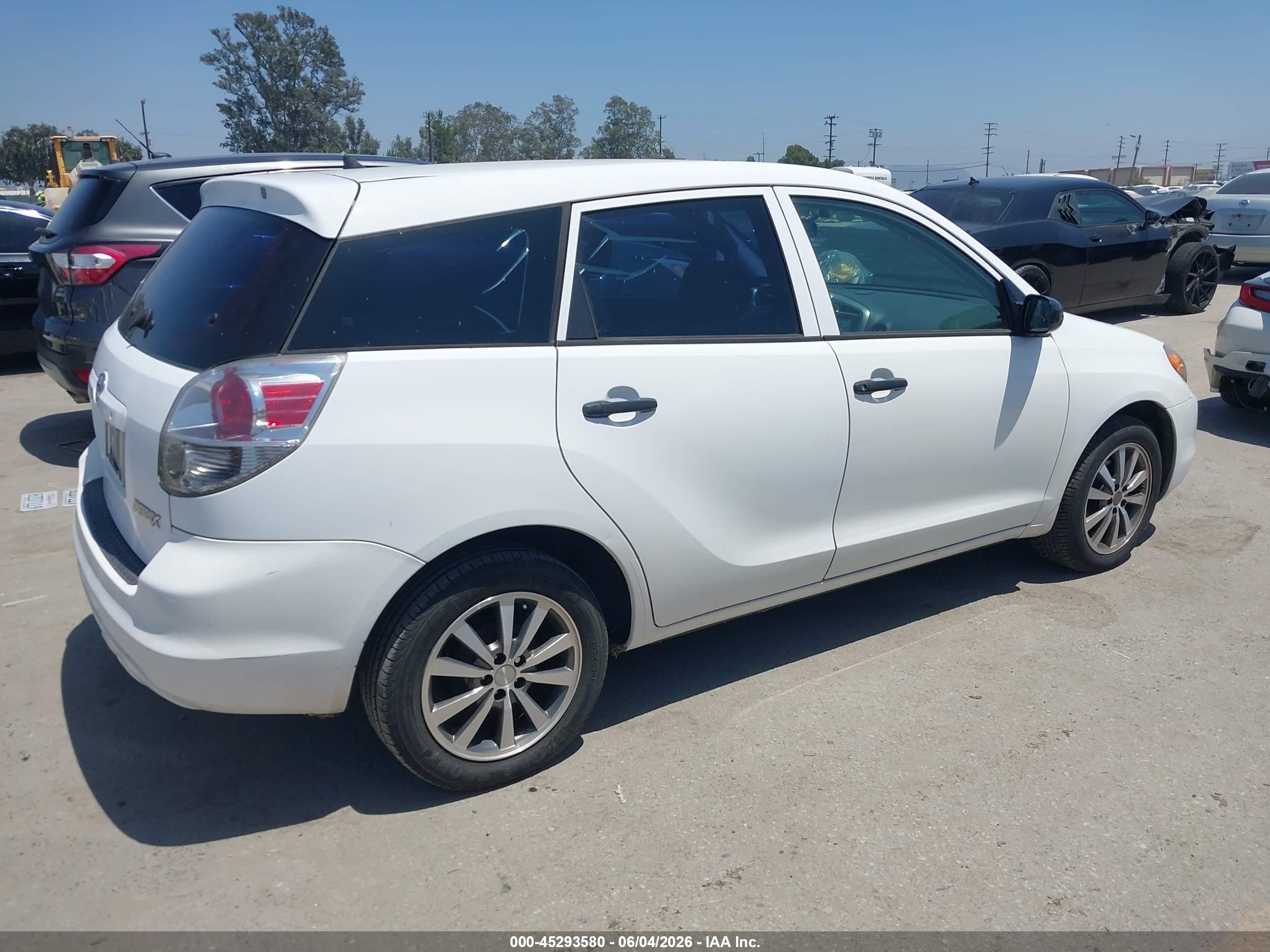 2005 Toyota Matrix   Белый vin: 2T1KR32EX5C550702